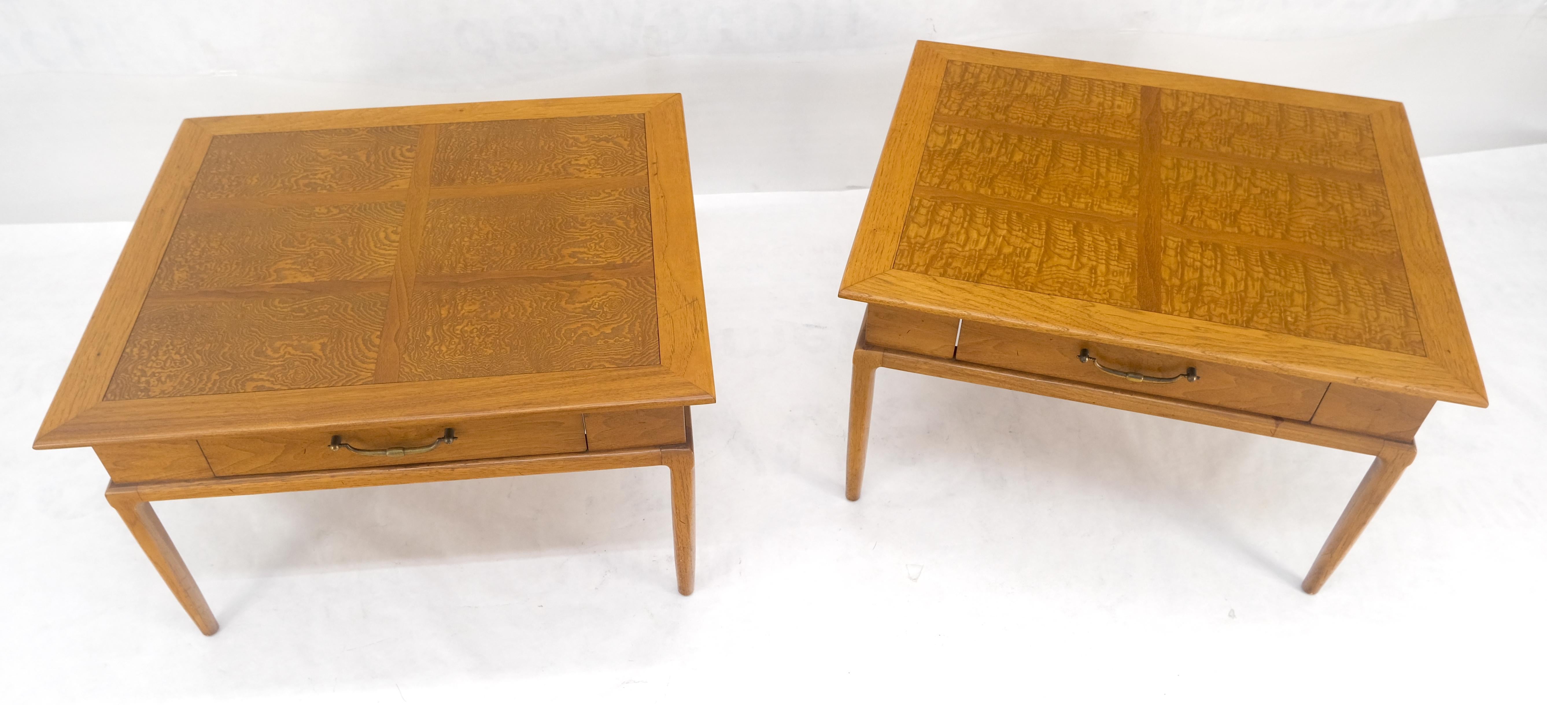 Américain Paire de tables d'appoint carrées en érable tigré blond à un tiroir MINT en vente