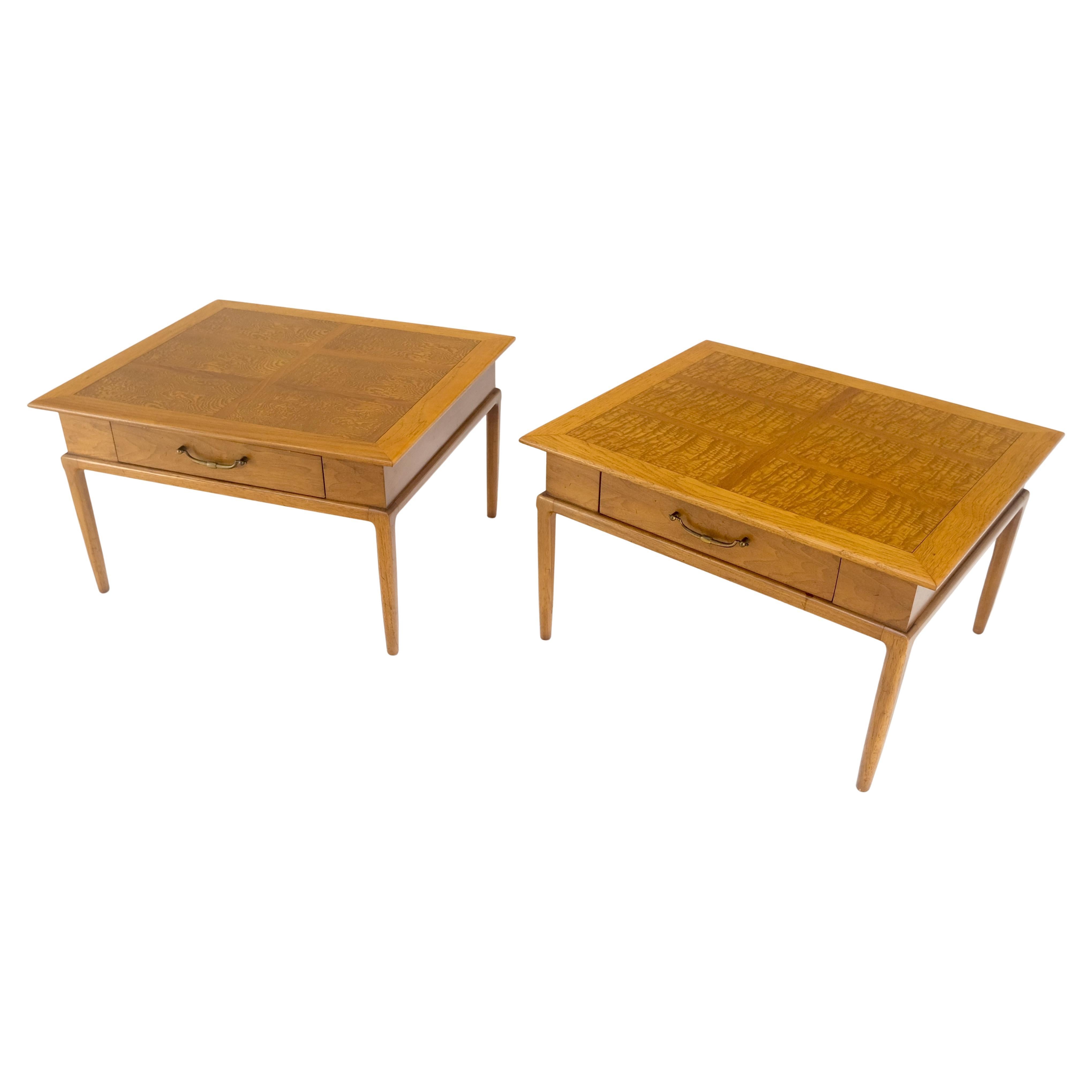 Paire de tables d'appoint carrées en érable tigré blond à un tiroir MINT en vente
