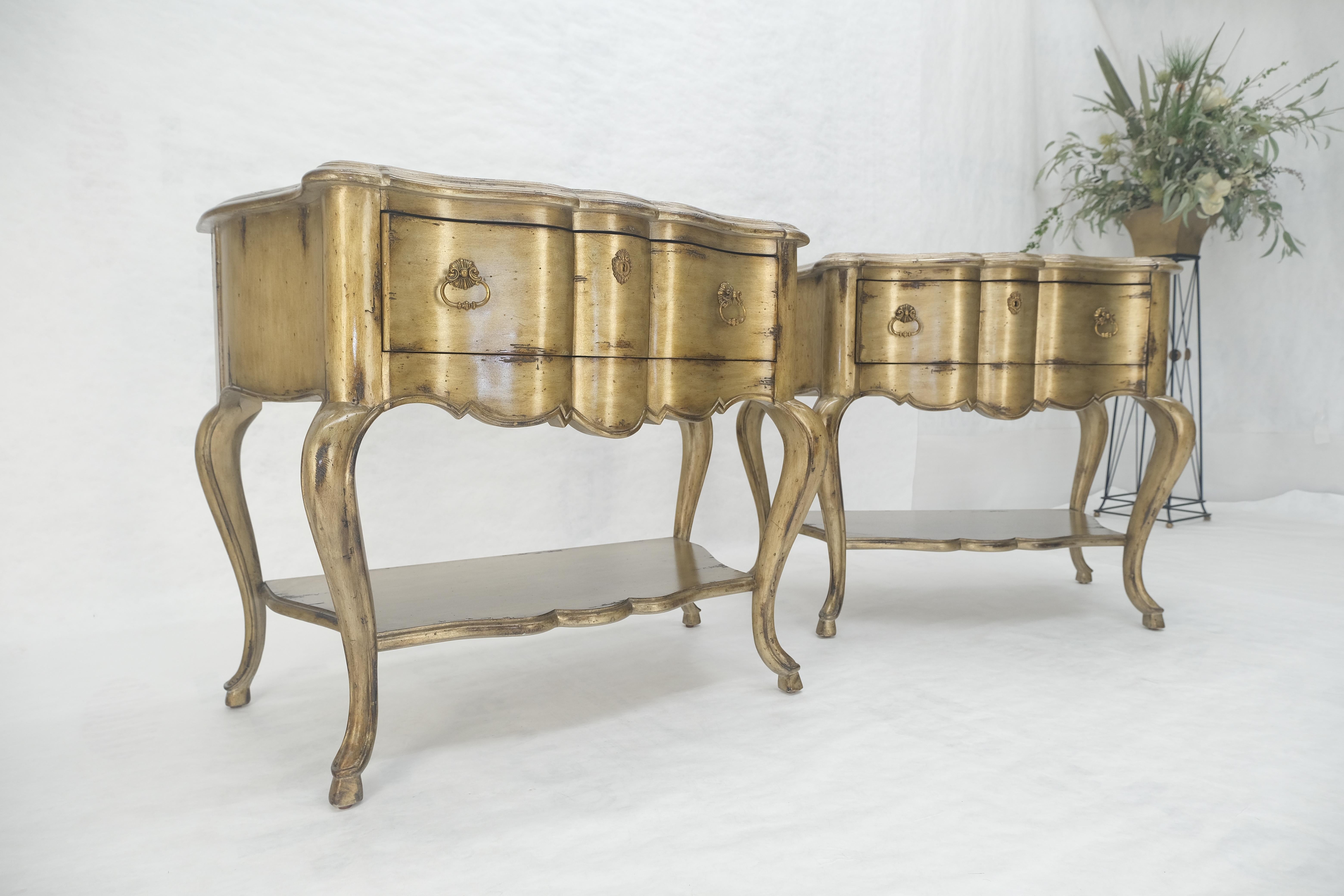 Paire de tables d'appoint à un tiroir à pied cabriole et plateau en marbre Tables de nuit MINT en vente 5