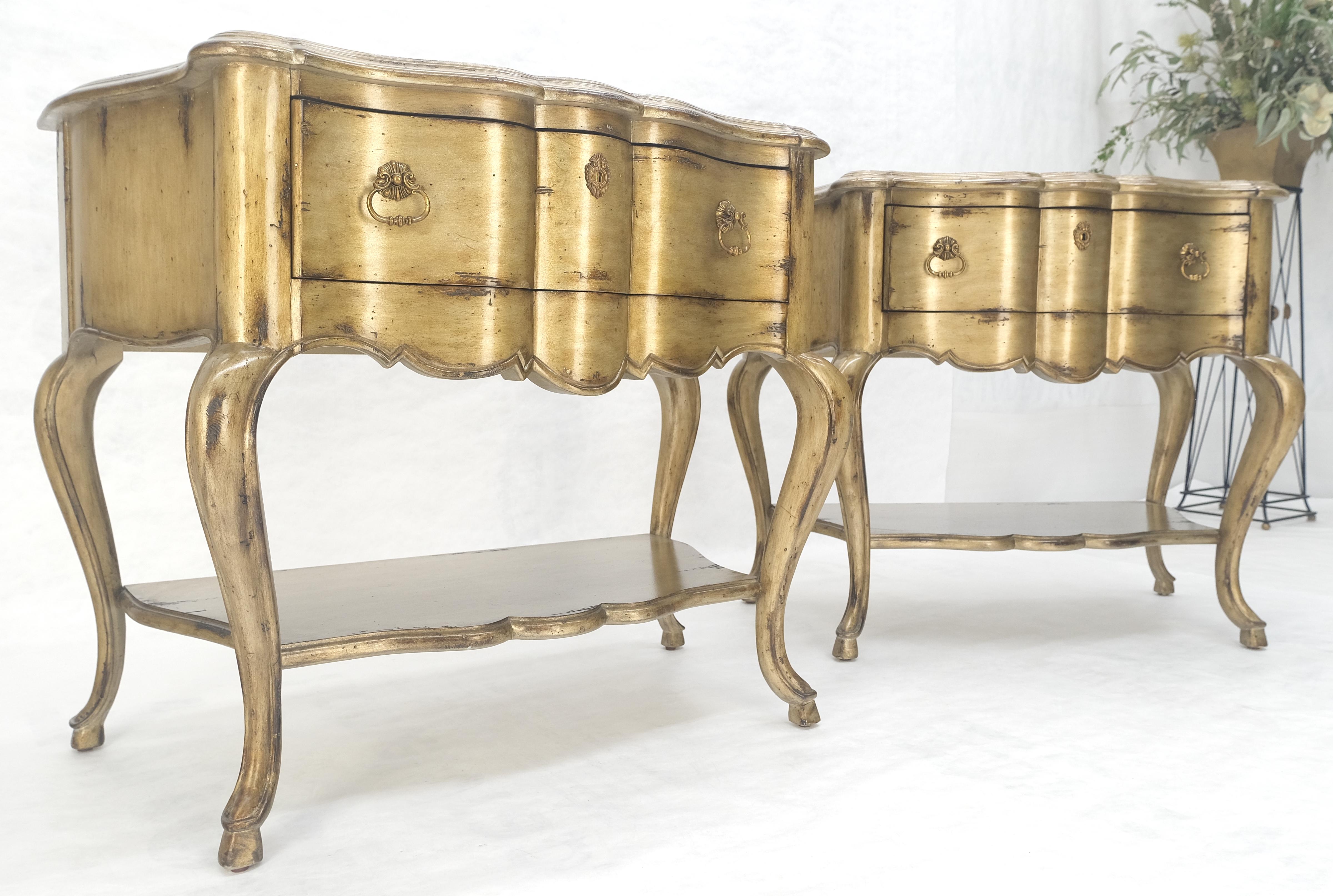 Paire de tables d'appoint à un tiroir à pied cabriole et plateau en marbre Tables de nuit MINT en vente 6