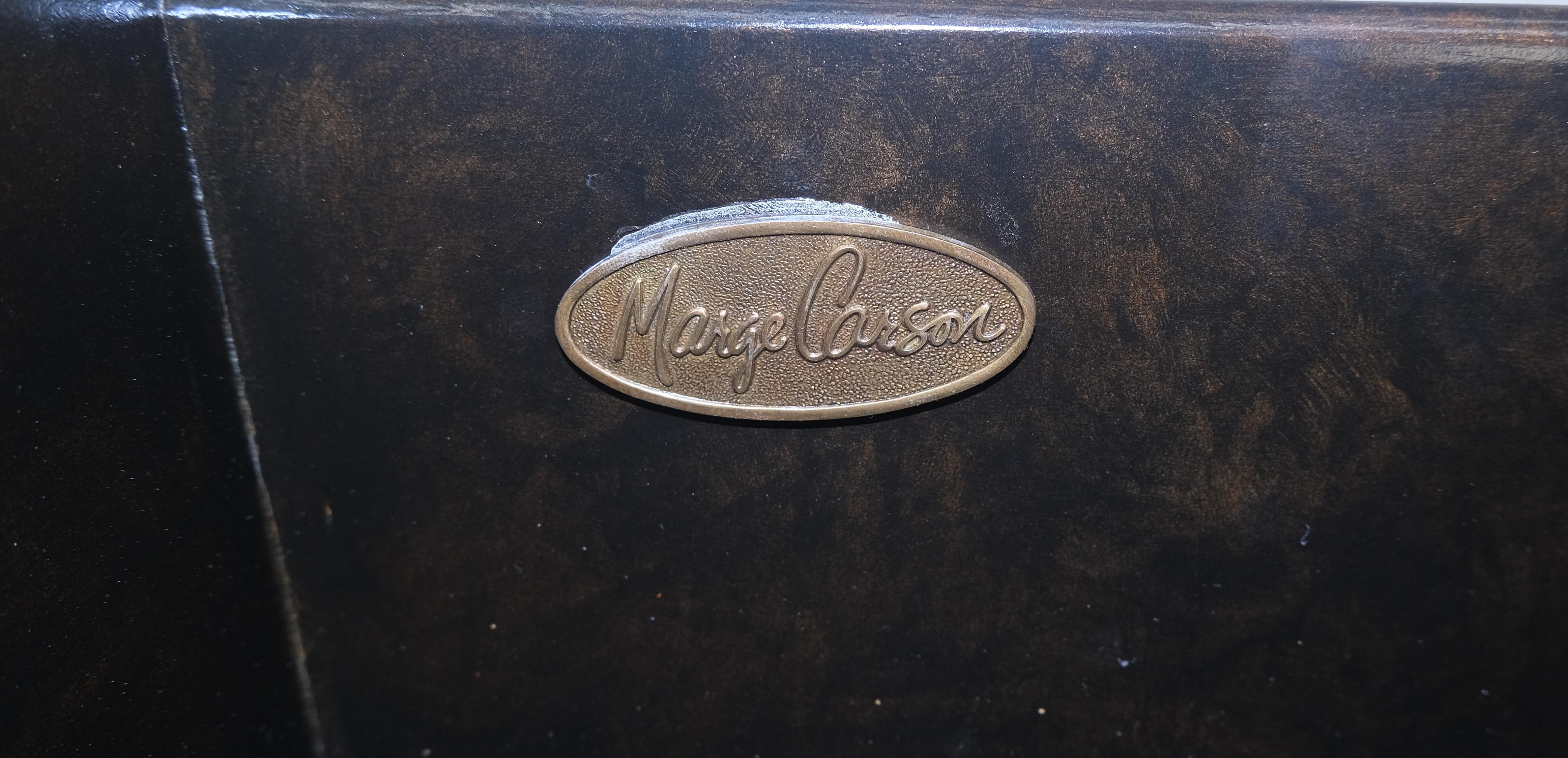 Paire de tables d'appoint à un tiroir à pied cabriole et plateau en marbre Tables de nuit MINT en vente 12