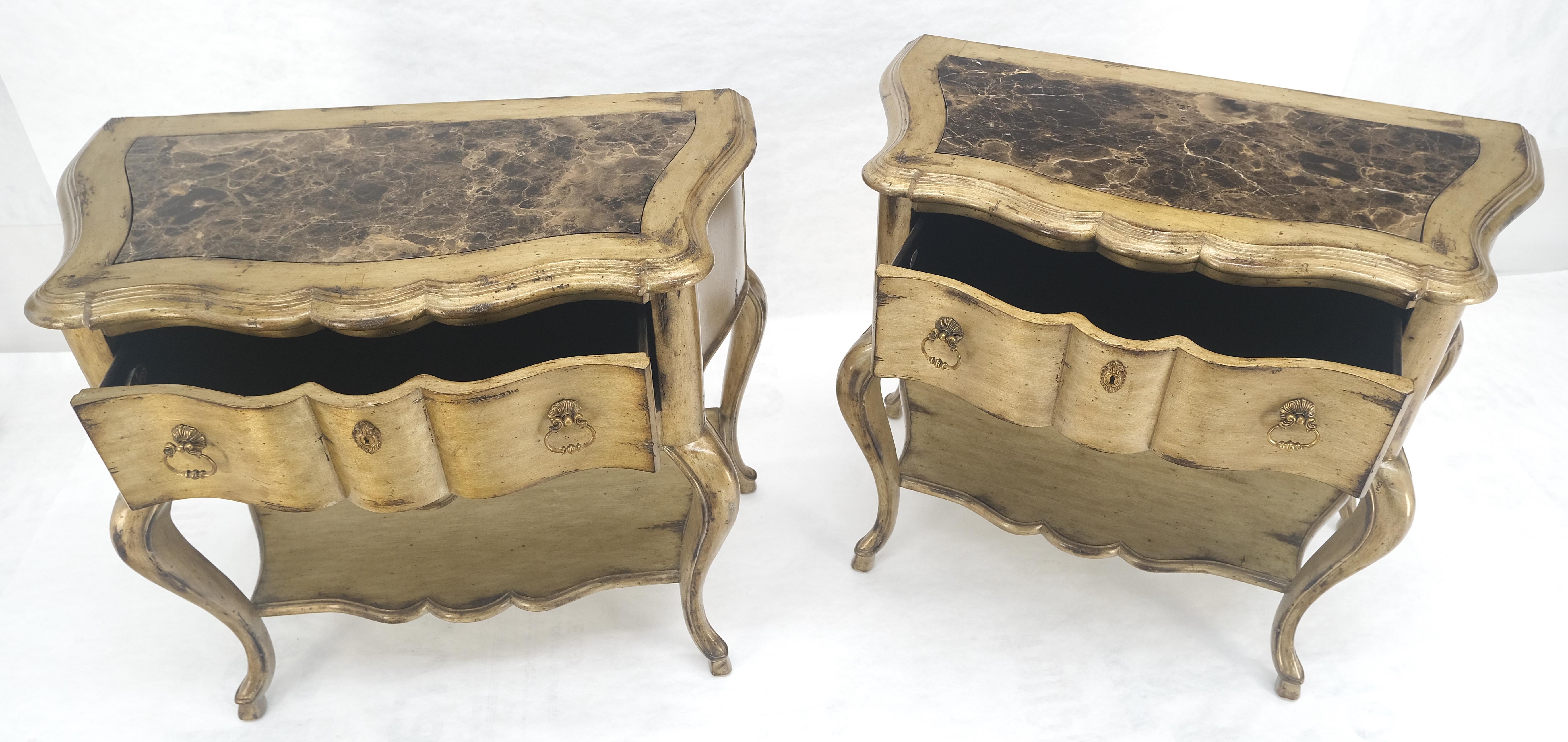 20ième siècle Paire de tables d'appoint à un tiroir à pied cabriole et plateau en marbre Tables de nuit MINT en vente