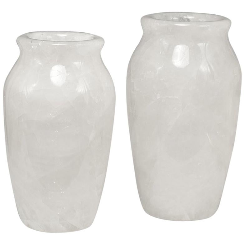 Groupe de deux vases en cristal de roche sculpté de qualité par Phoenix