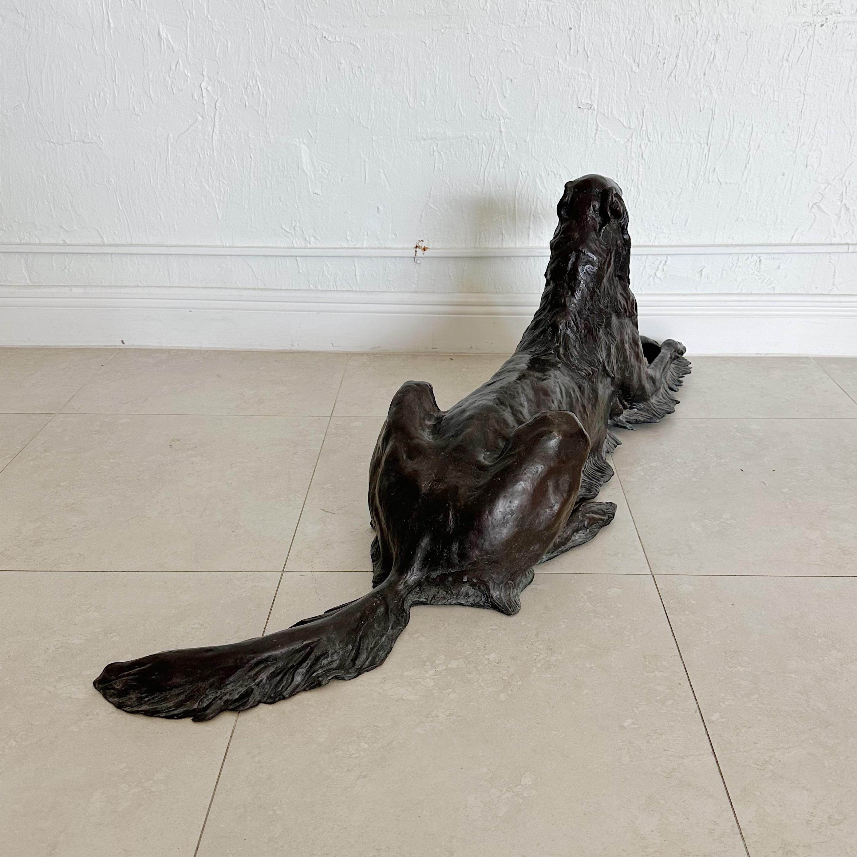Pareja de finas esculturas opuestas de fundición en bronce de perro borzoi en reposo en venta 4