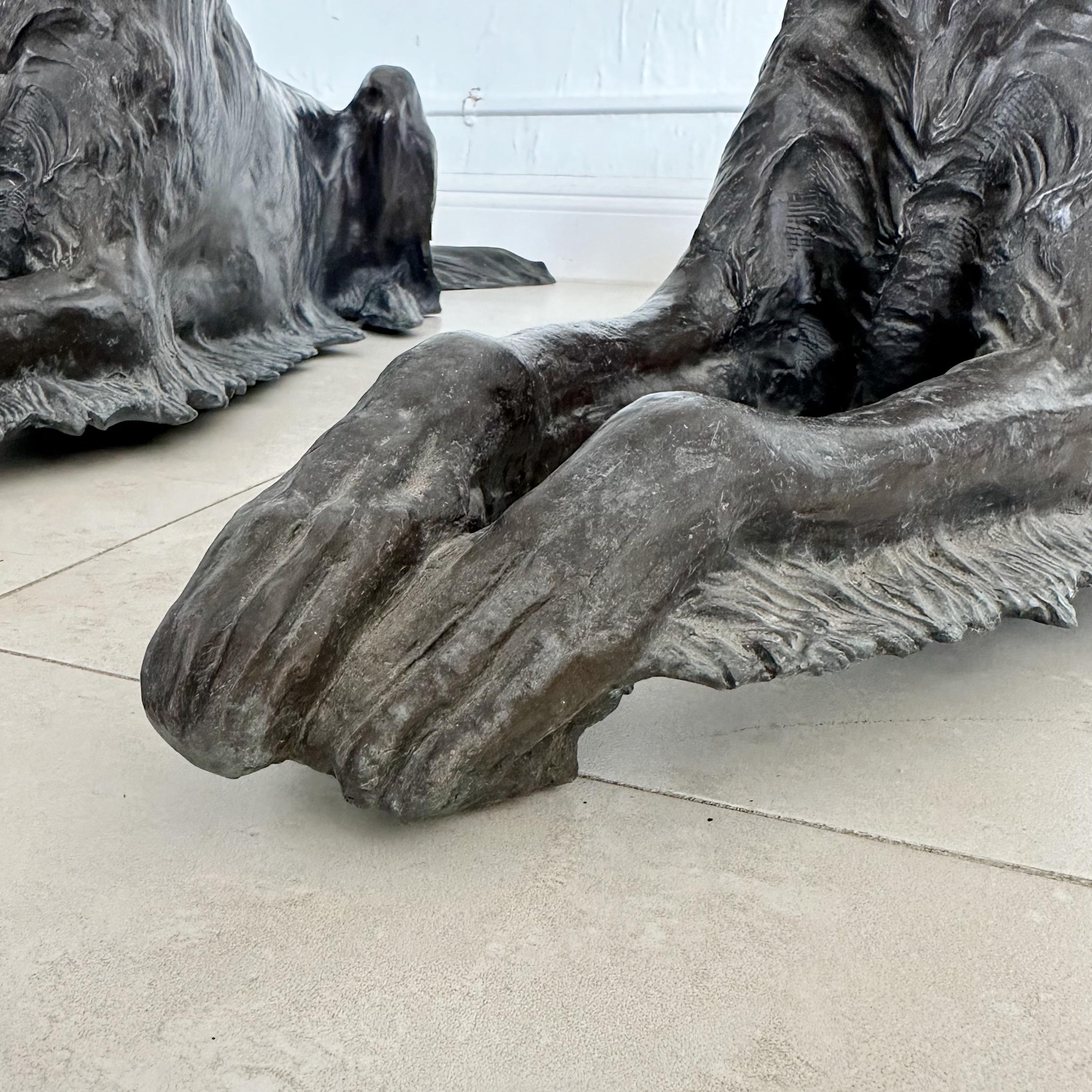 Pareja de finas esculturas opuestas de fundición en bronce de perro borzoi en reposo en Bueno estado para la venta en West Palm Beach, FL