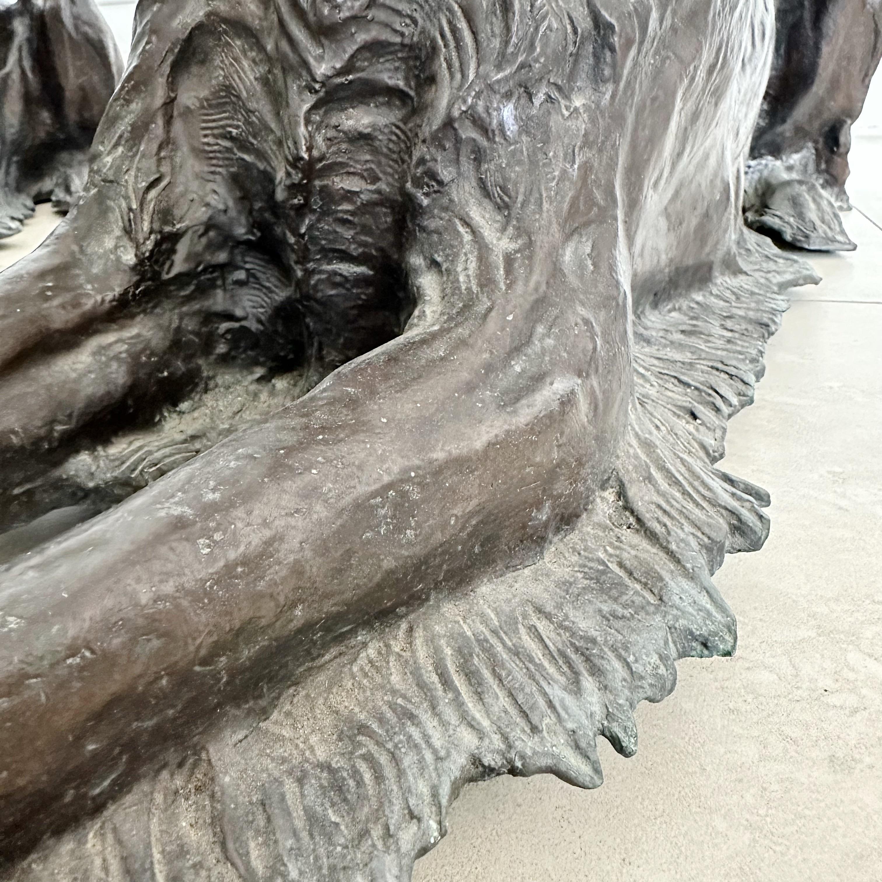Pareja de finas esculturas opuestas de fundición en bronce de perro borzoi en reposo finales del siglo XX en venta