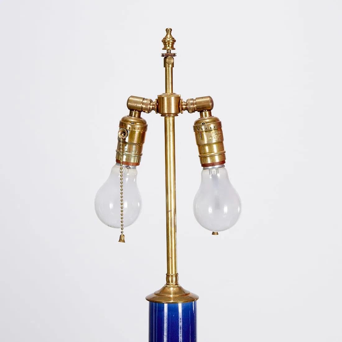 Autre Paire de lampes en porcelaine chinoise bleu céruléen en vente