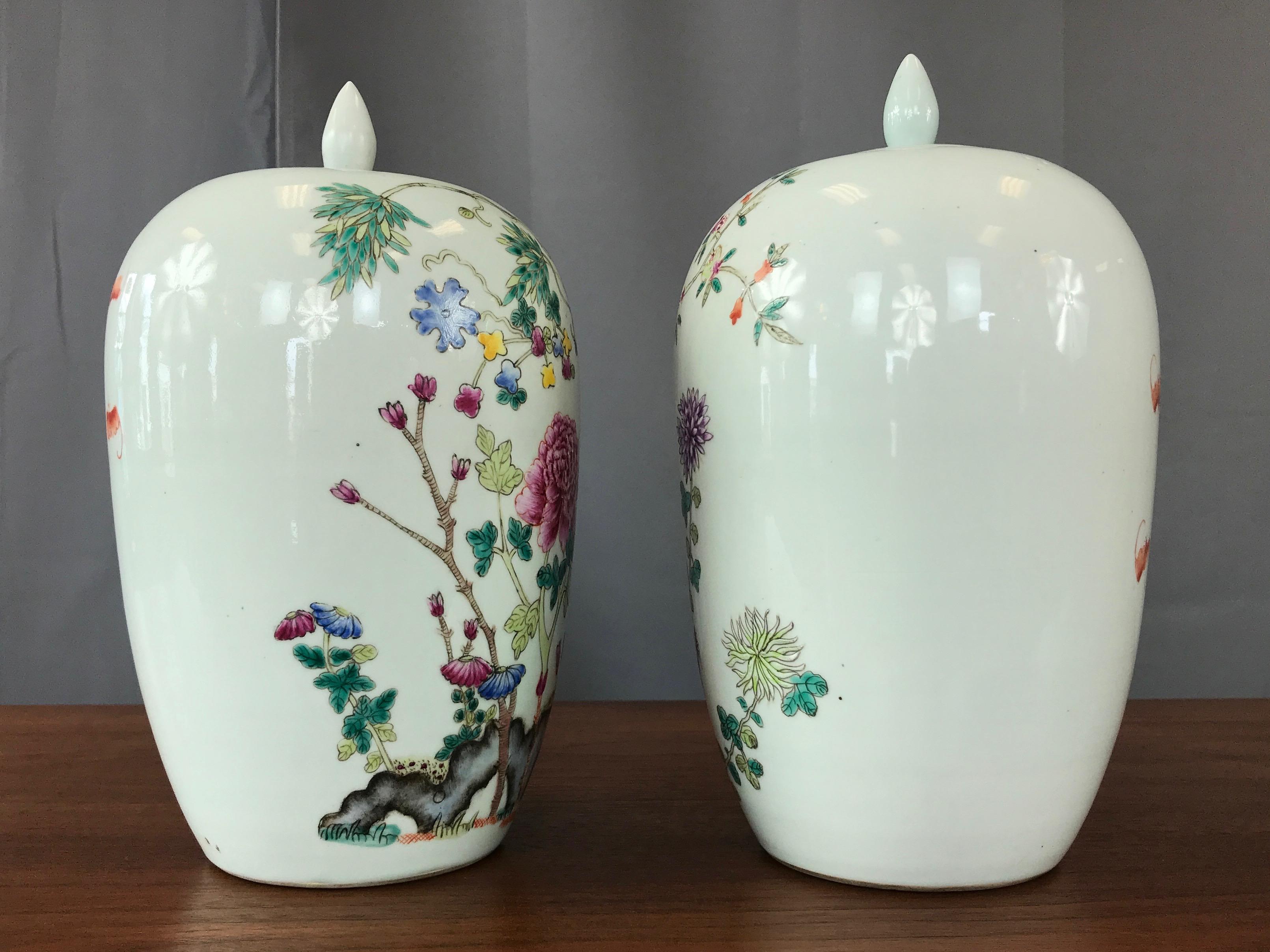 Glazed Pair of Fine Chinese Famille Rose Porcelain Covered Vases, Guangxu Period 