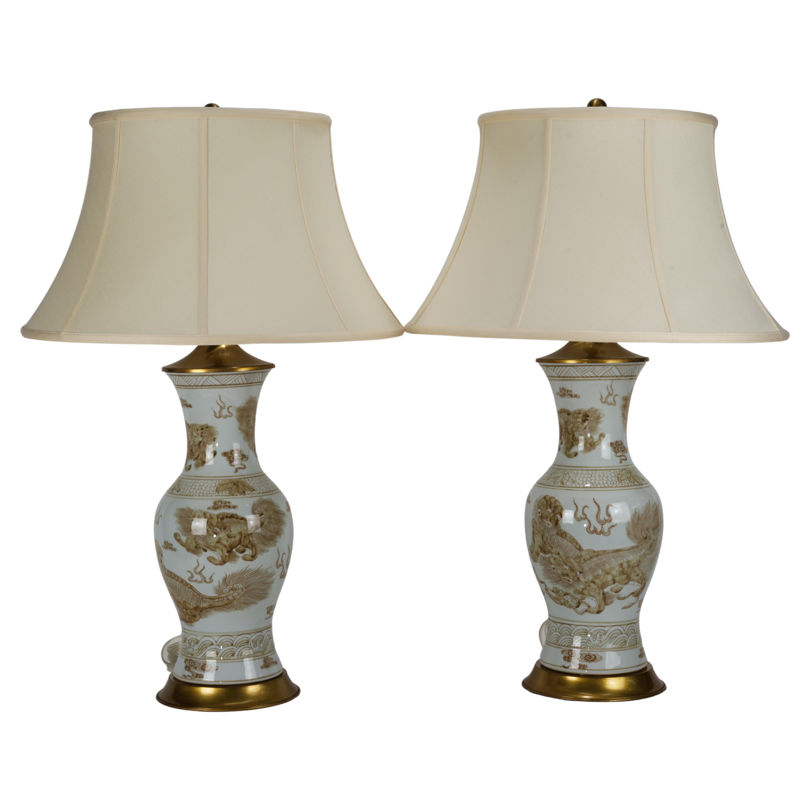 Pair of Fine Chinoiserie Table Lamps White and Brass with Foo Dogs For Sale