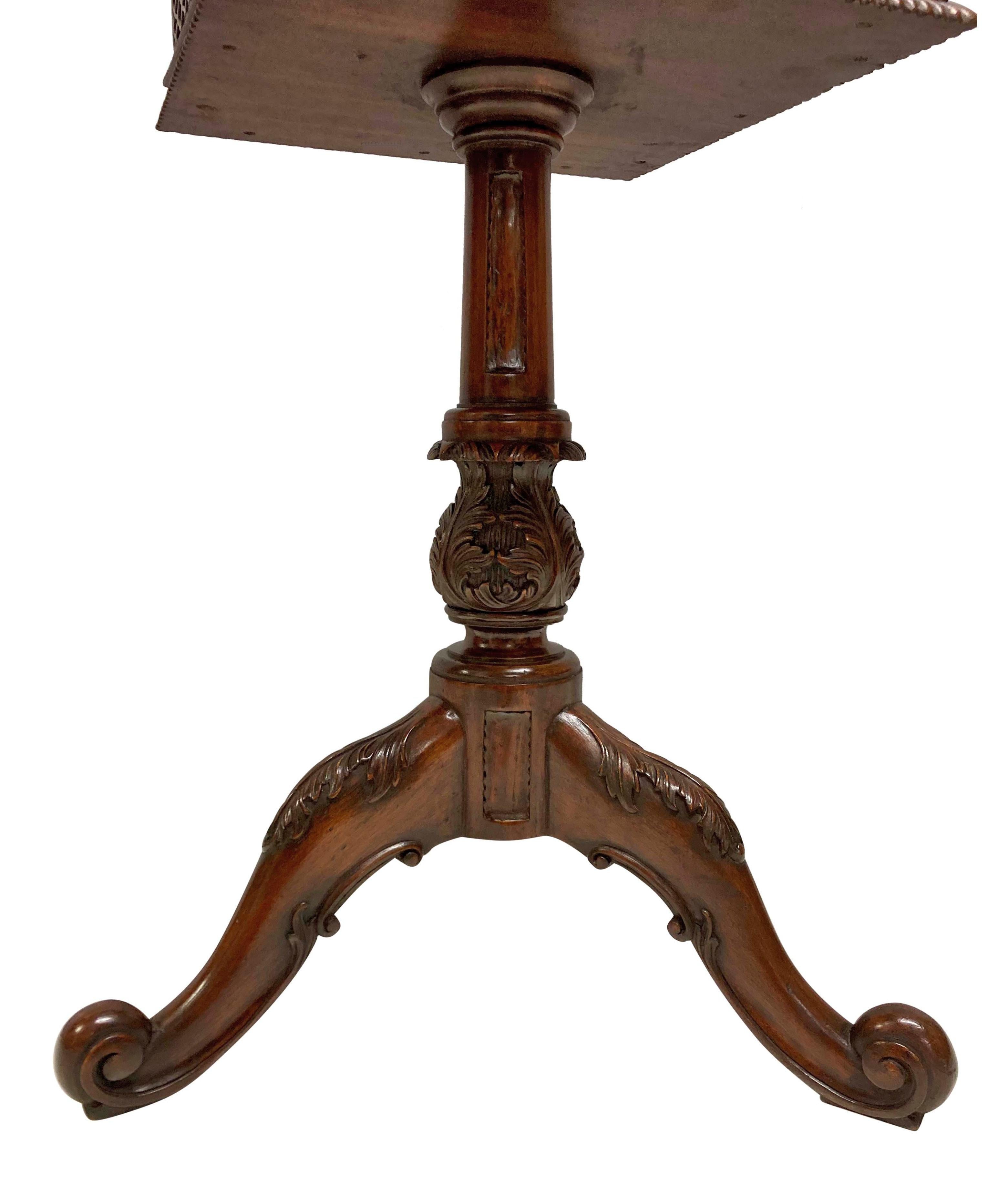 Early 20th Century Pair Of Fine Chippendale Style Mahogany Wine Tables For Sale
