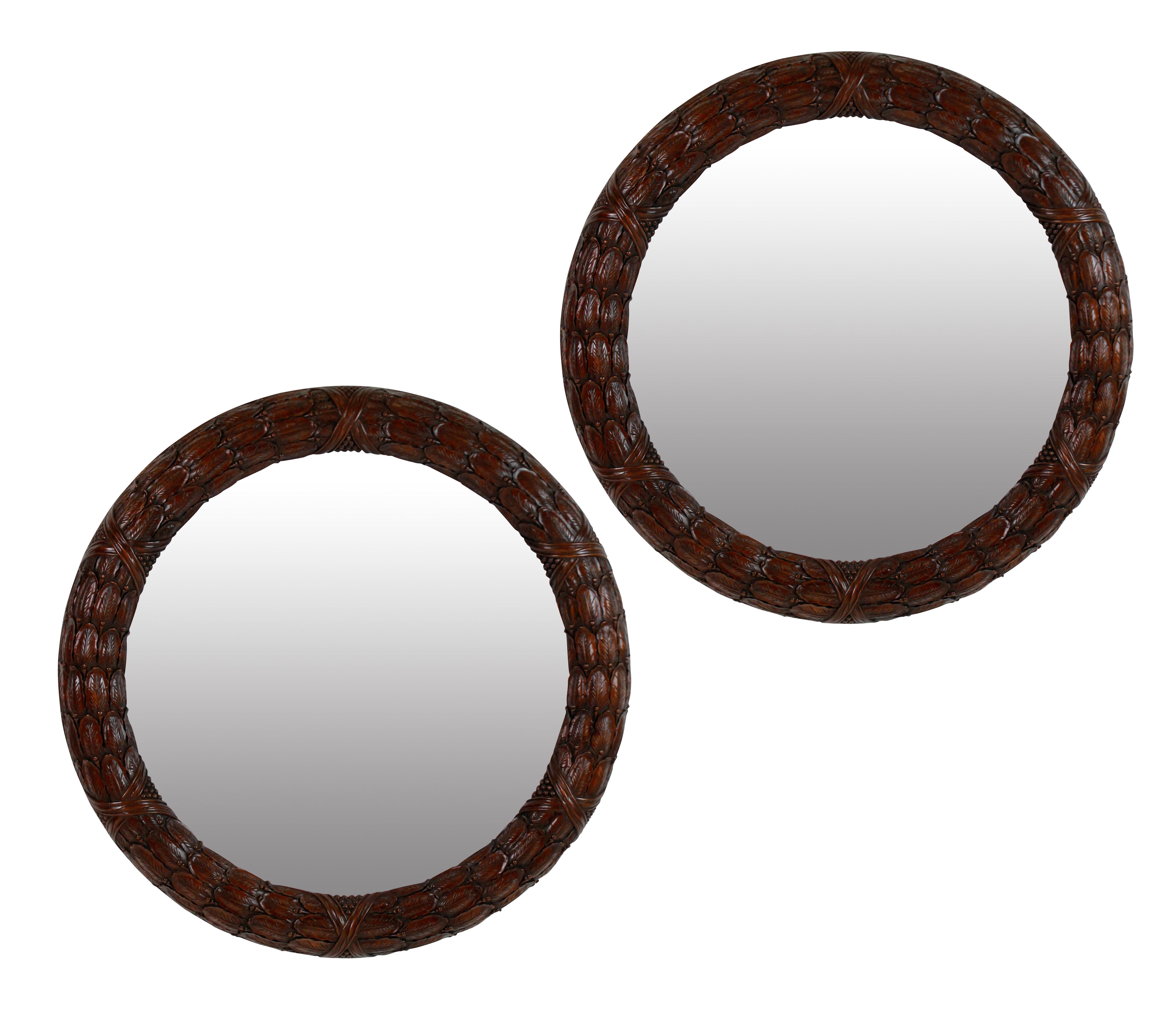 Pair of Fine Circular Mahogany Laurel Leaf Mirrors In Good Condition In London, GB