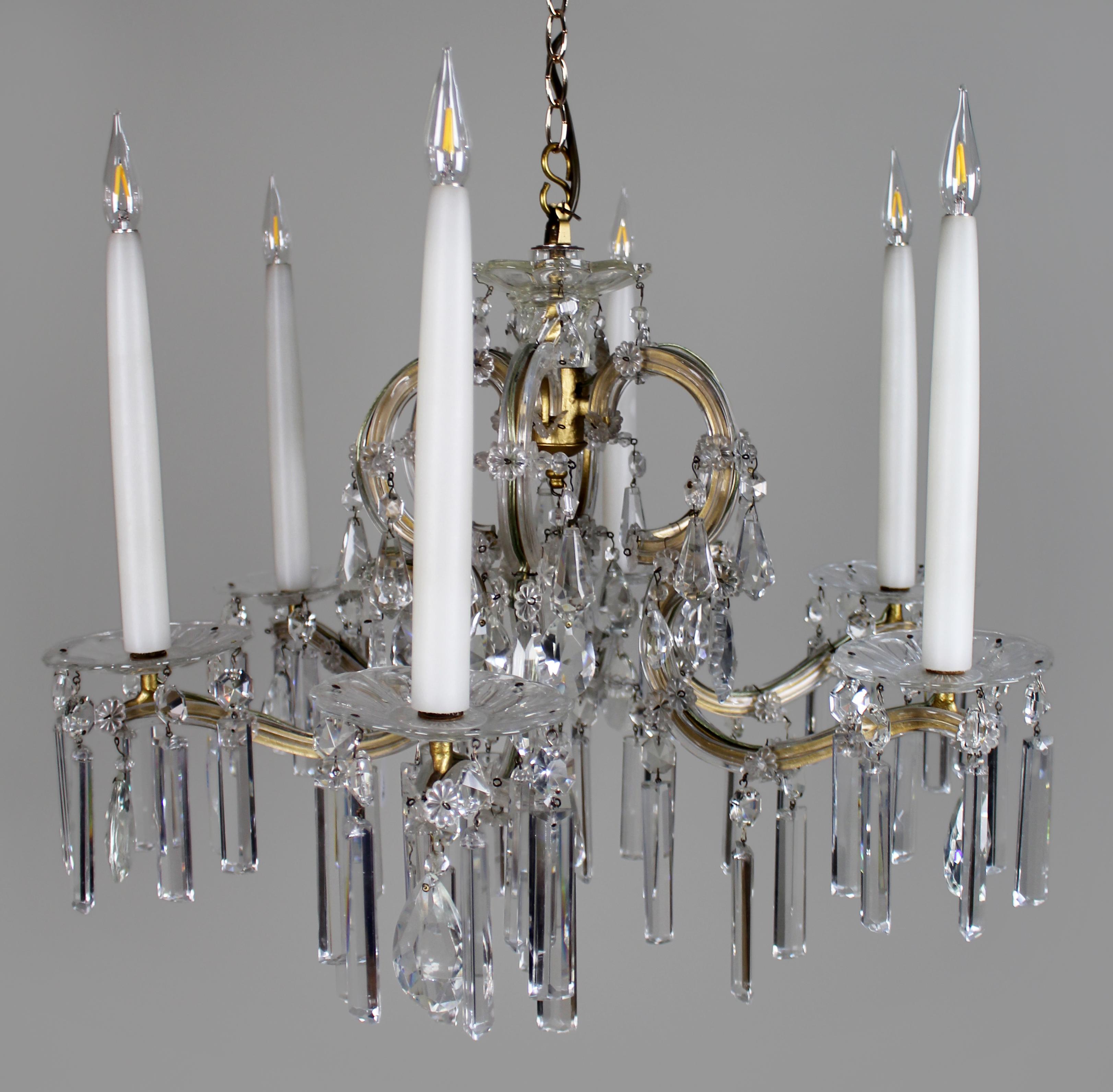 Coppia di lampadari a 6 luci in cristallo finemente tagliato In condizioni discrete in vendita a Worcester, GB