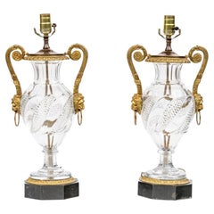 Paar fein geschliffener Kristall Urn Form Lampen