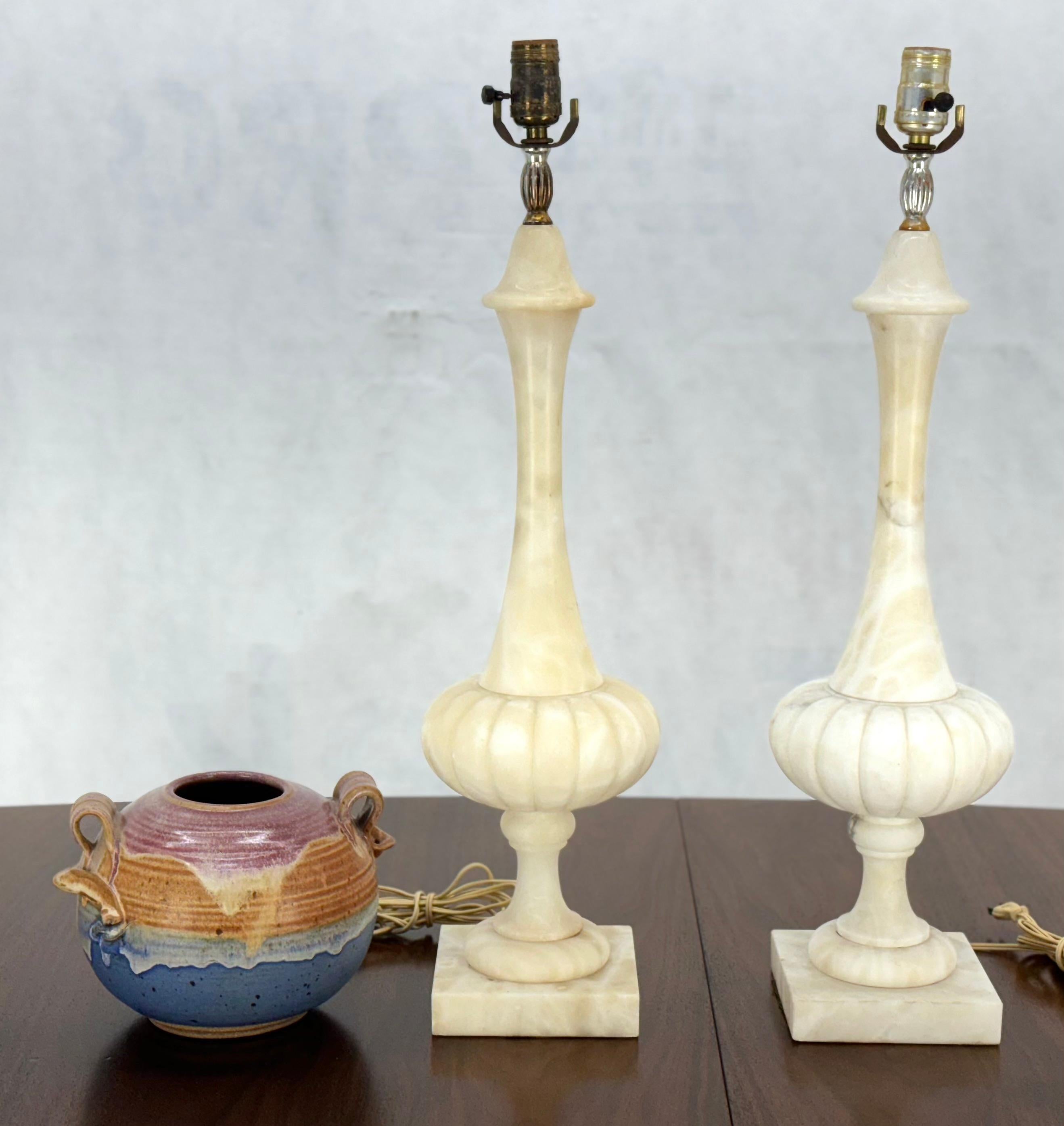 Pair of Fine Elegant Alabaster Marble Onion Shape Bases Table Lamps Clean! For Sale 4