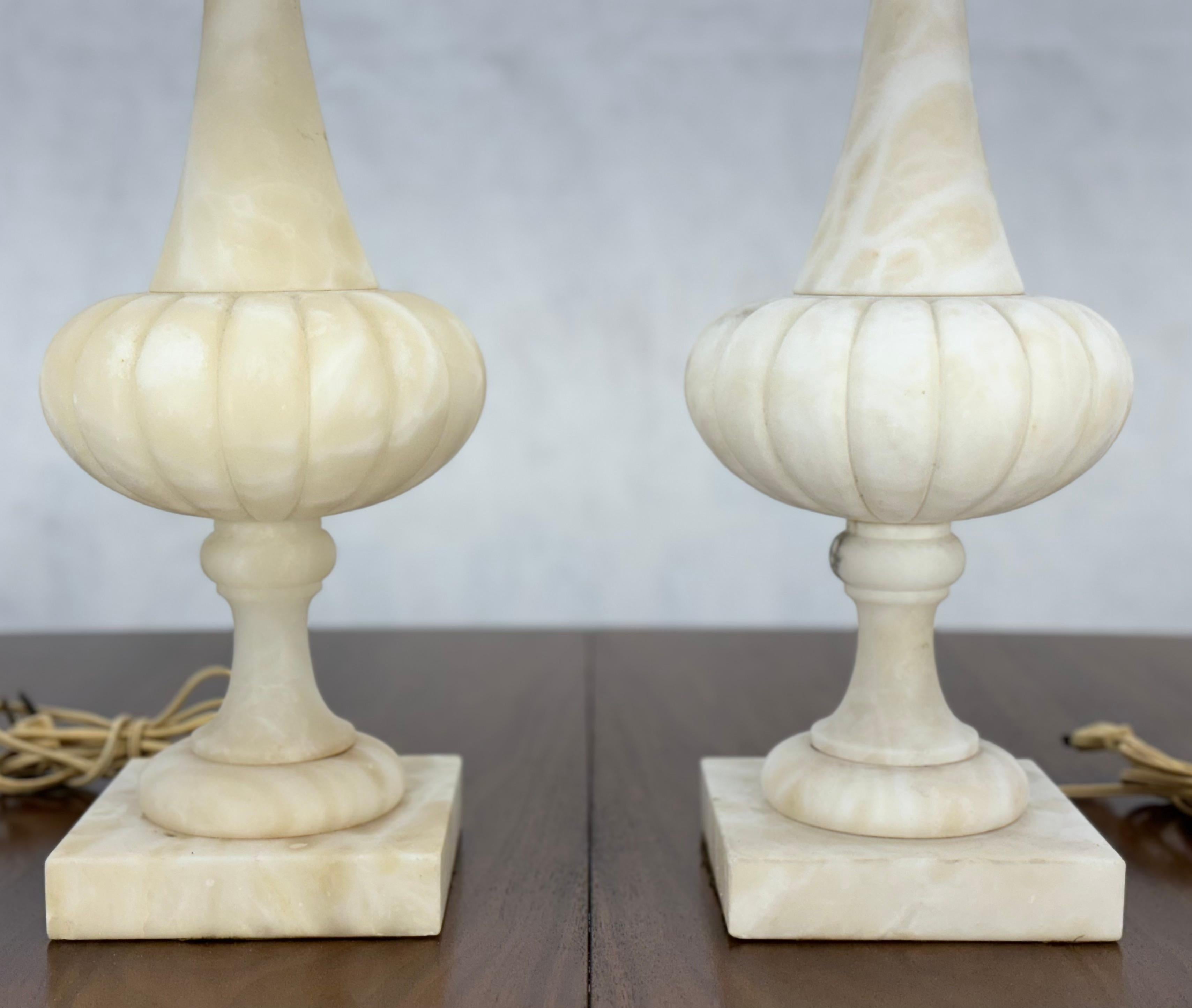 Pair of Fine Elegant Alabaster Marble Onion Shape Bases Table Lamps Clean! For Sale 1