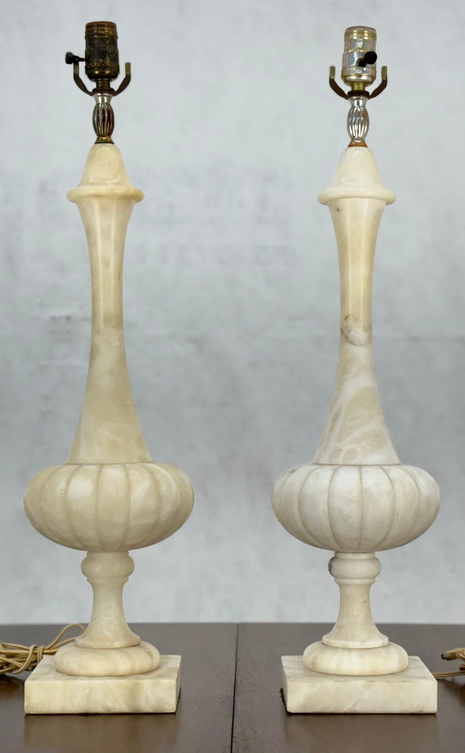 Pair of Fine Elegant Alabaster Marble Onion Shape Bases Table Lamps Clean! For Sale 2