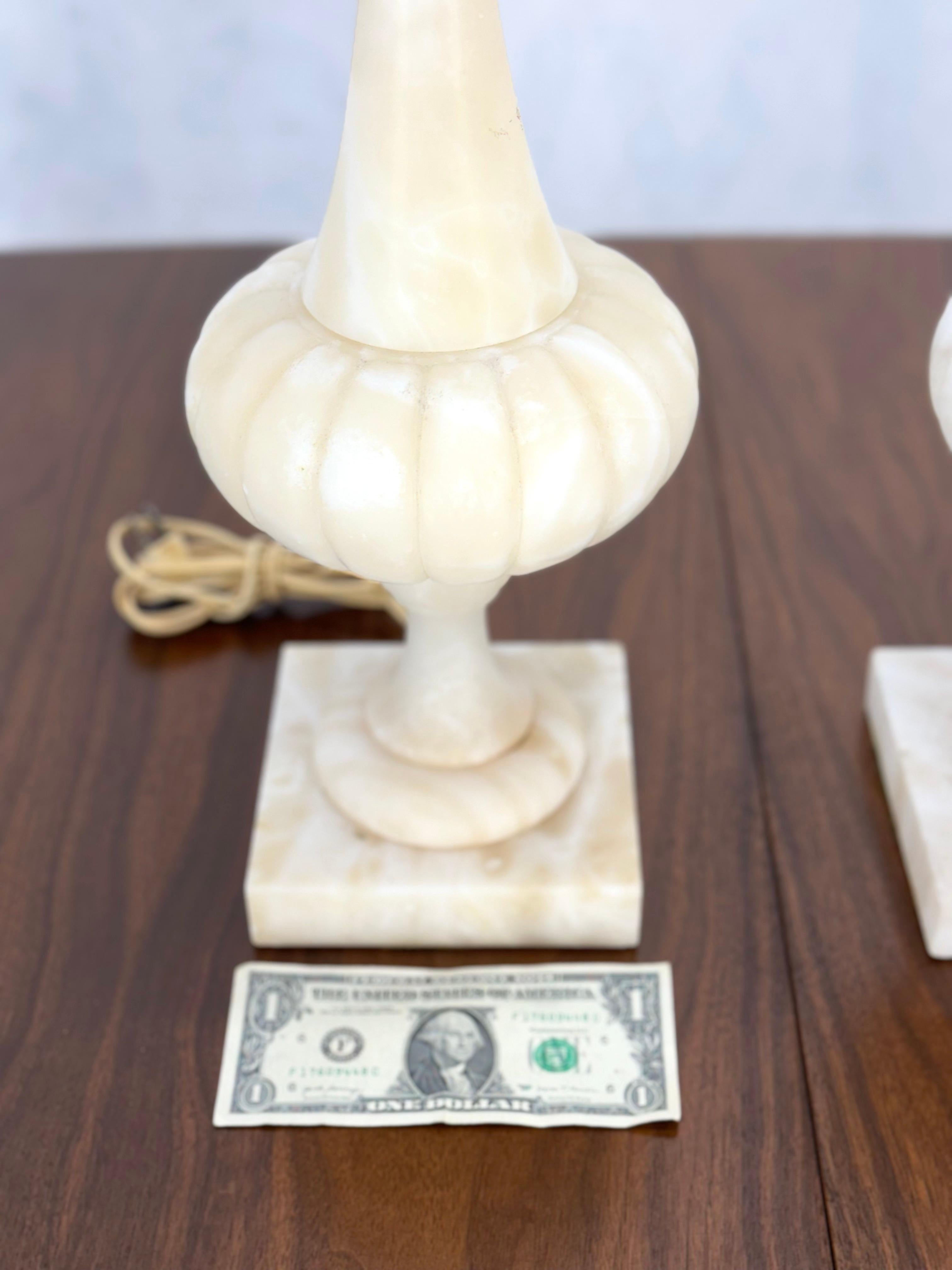 Pair of Fine Elegant Alabaster Marble Onion Shape Bases Table Lamps Clean! For Sale 3
