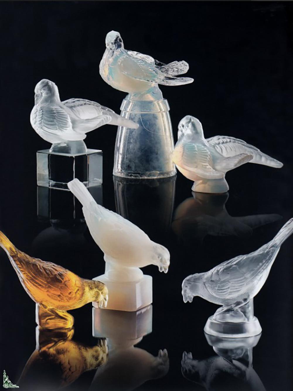 Paire de veilleuses en verre moulé de style Art Déco français par Verlys en vente 6