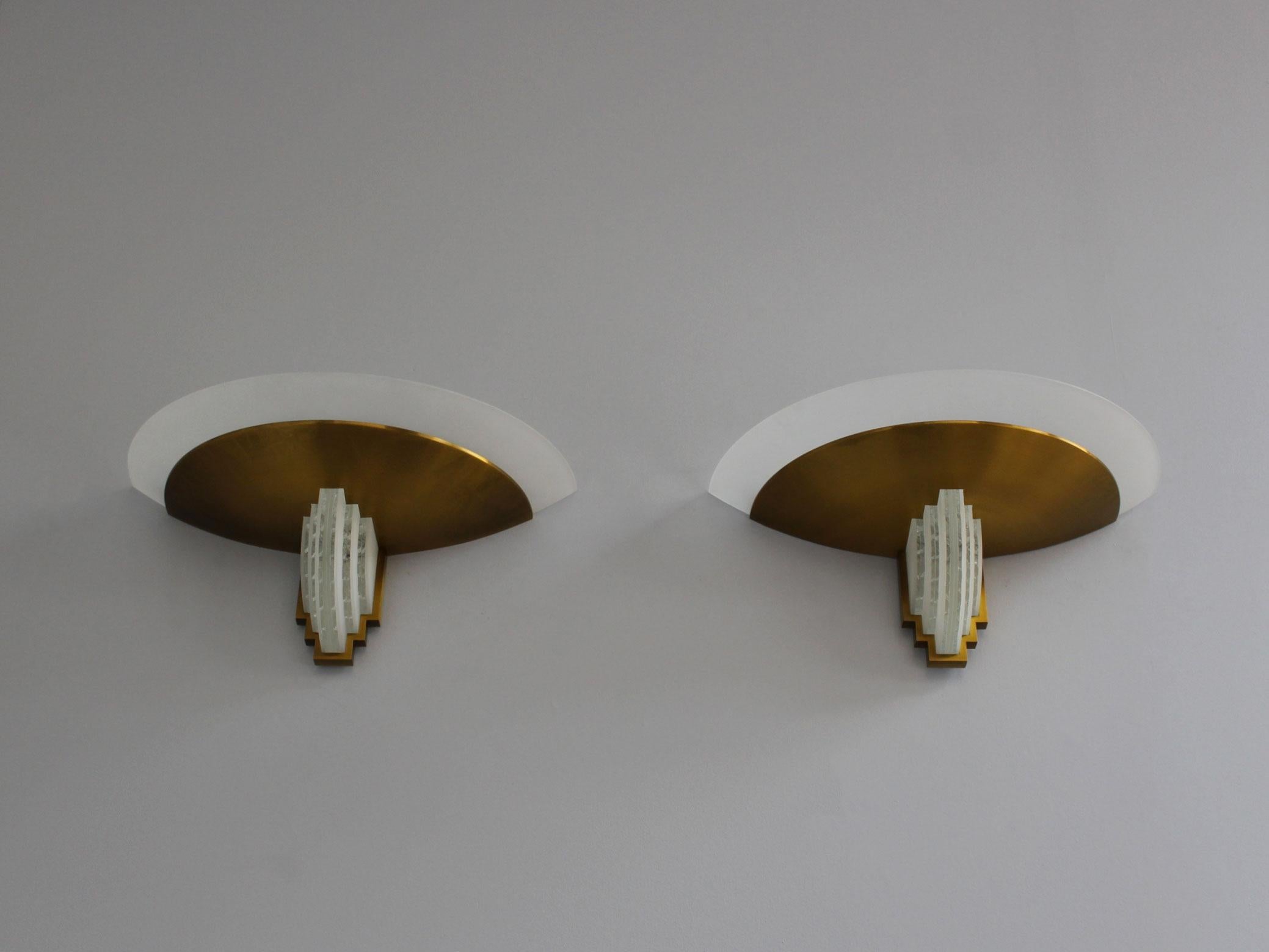 Pair of Fine French Art Deco Bronze and Cut Glass Sconces by Perzel For Sale 11