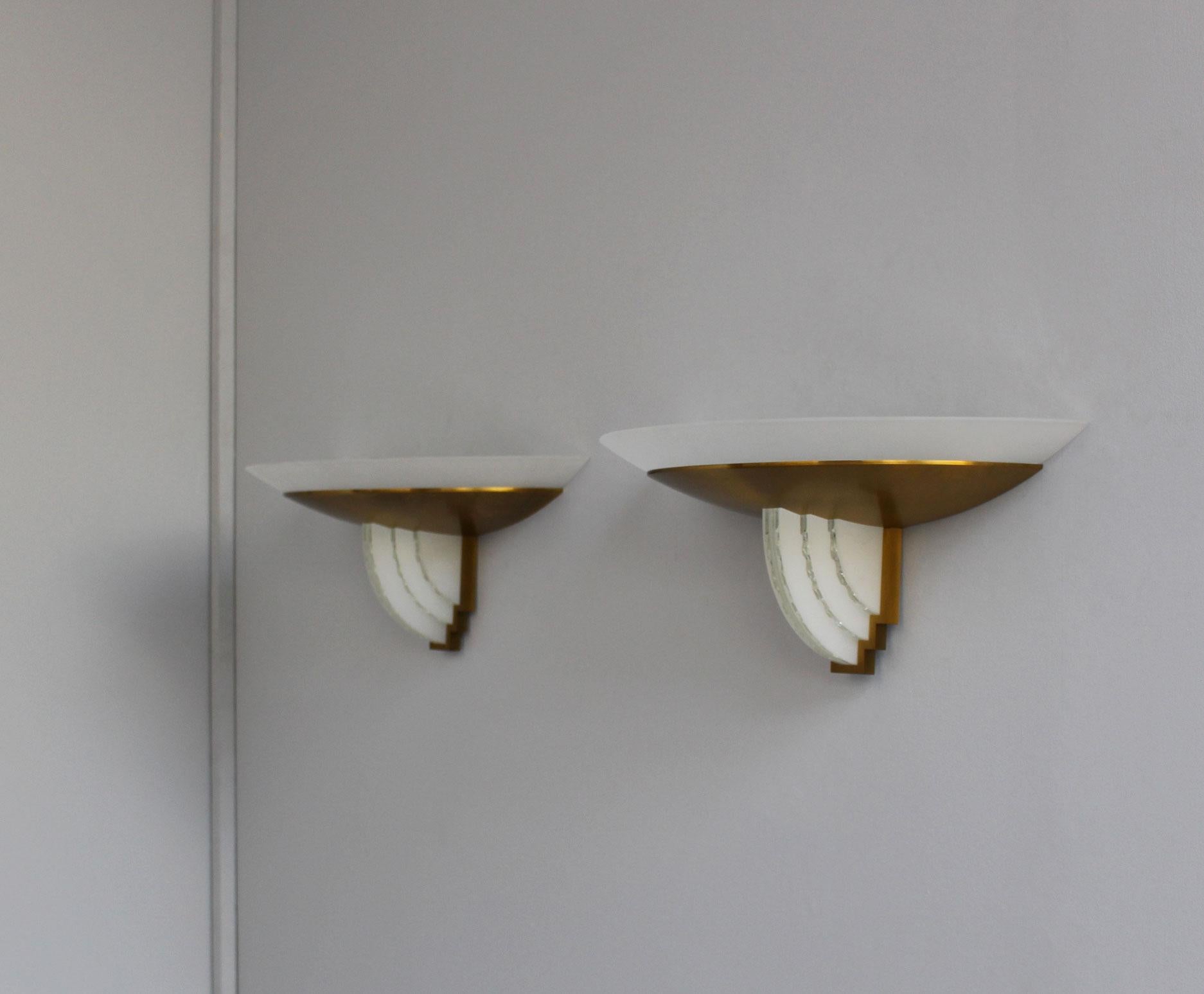 Pair of Fine French Art Deco Bronze and Cut Glass Sconces by Perzel In Good Condition For Sale In Long Island City, NY