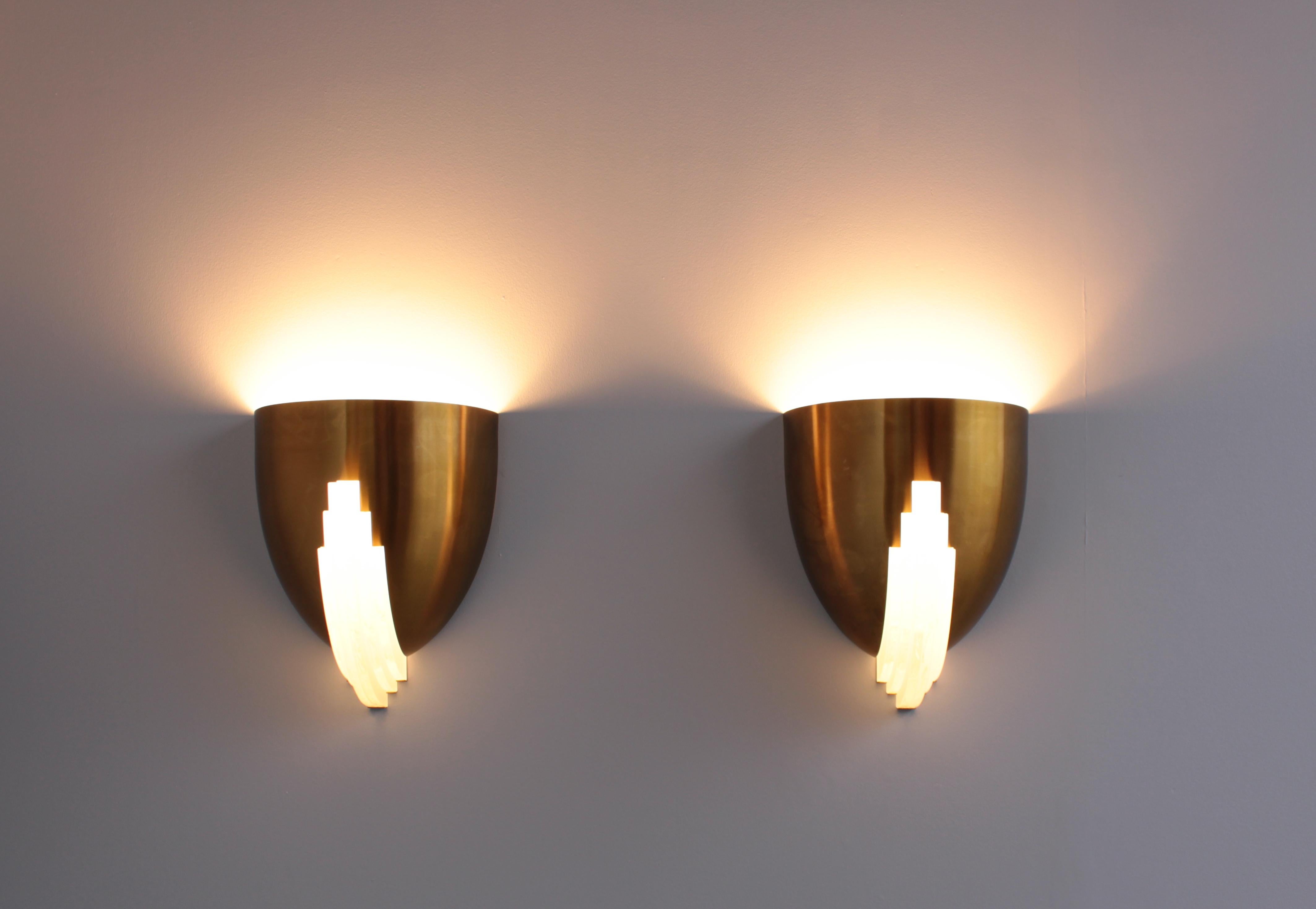 Mid-20th Century Pair of Fine French Art Deco Bronze and Glass Sconces by Jean Perzel For Sale