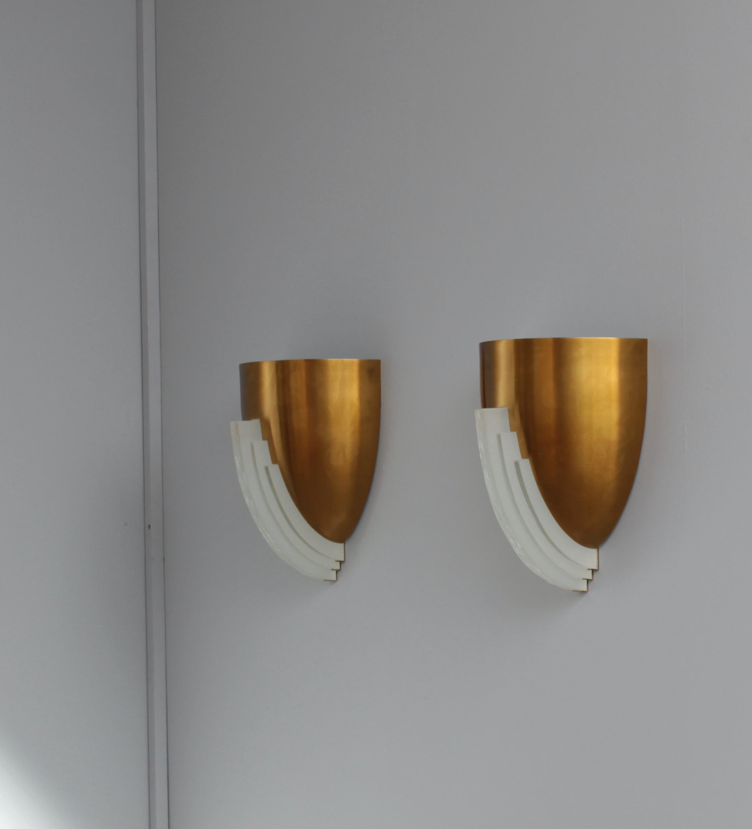 Pair of Fine French Art Deco Bronze and Glass Sconces by Jean Perzel For Sale 1
