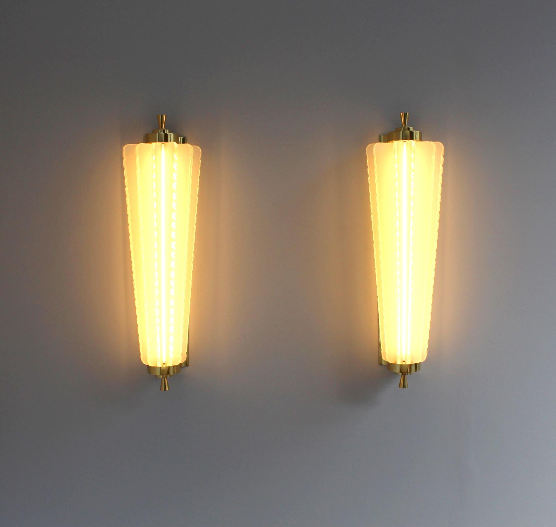 Frosted Pair of Fine French Art Deco Glass and Bronze Sconces For Sale