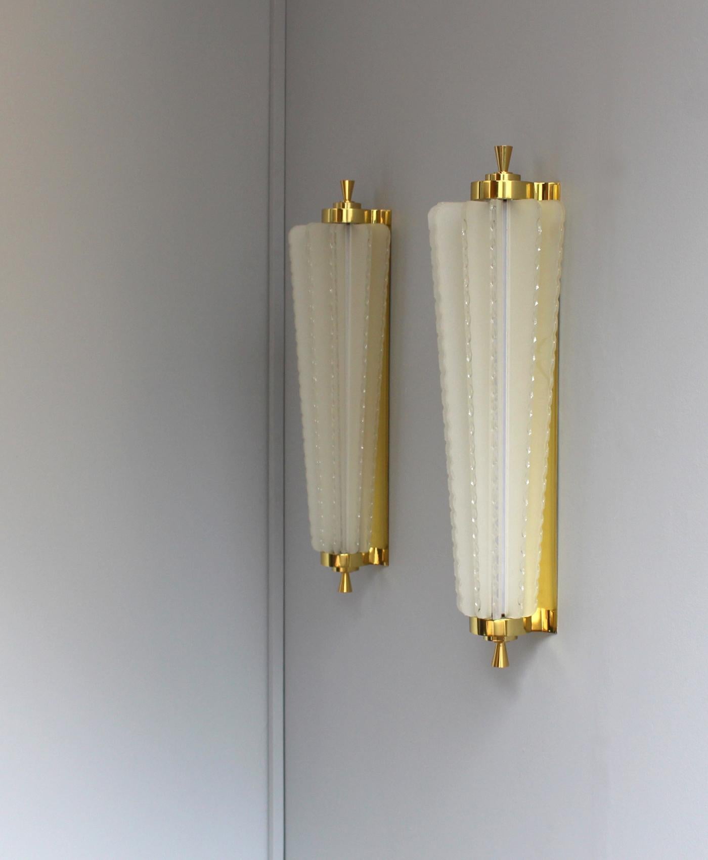 Pair of Fine French Art Deco Glass and Bronze Sconces In Good Condition For Sale In Long Island City, NY