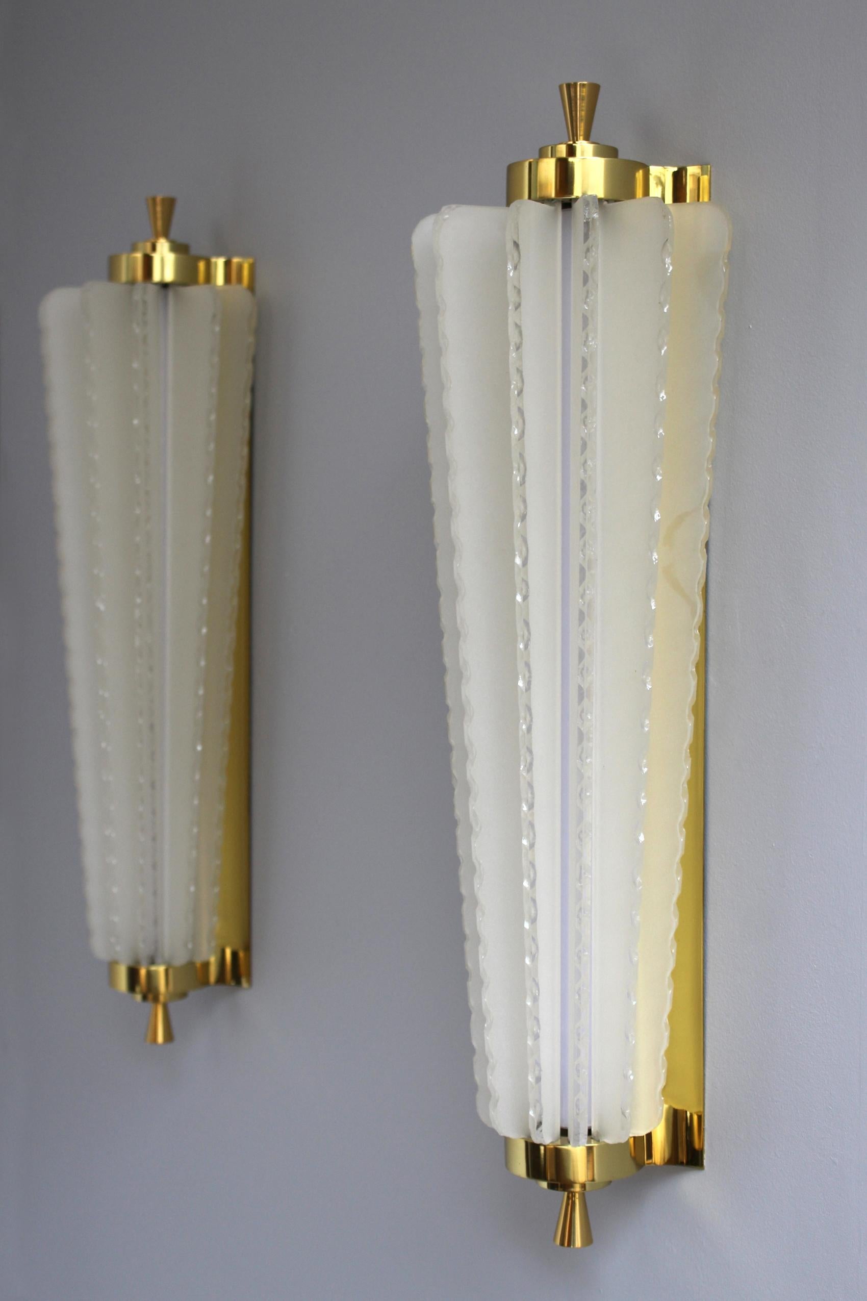 Pair of Fine French Art Deco Glass and Bronze Sconces For Sale 2