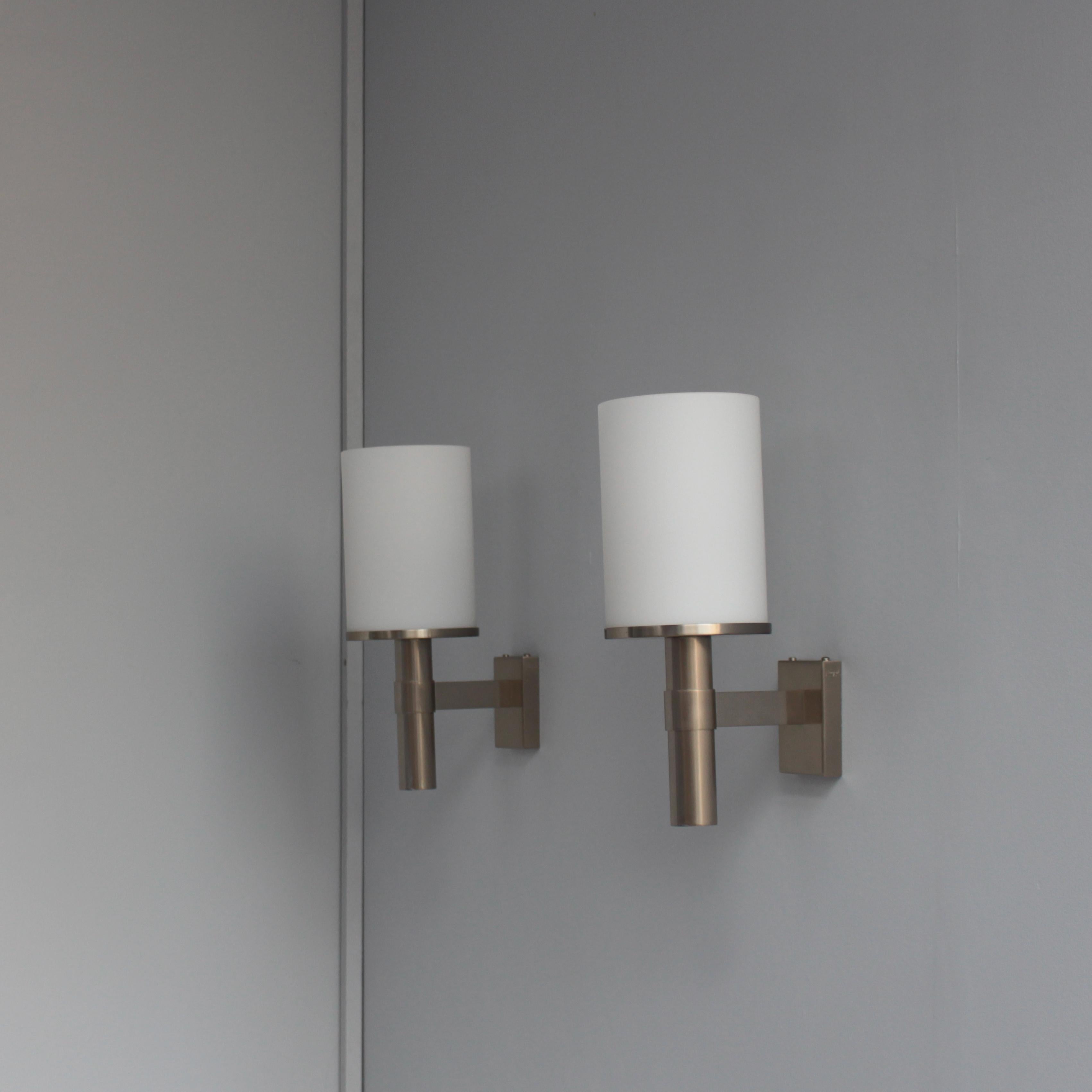 Mid-20th Century Pair of Fine French Art Deco Glass and Nickel Sconces by Atelier Jean Perzel For Sale