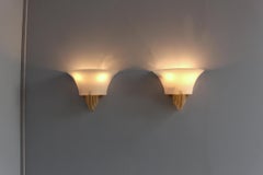 Coppia di raffinate lampade Art Deco in vetro, opalina e bronzo di Jean Perzel