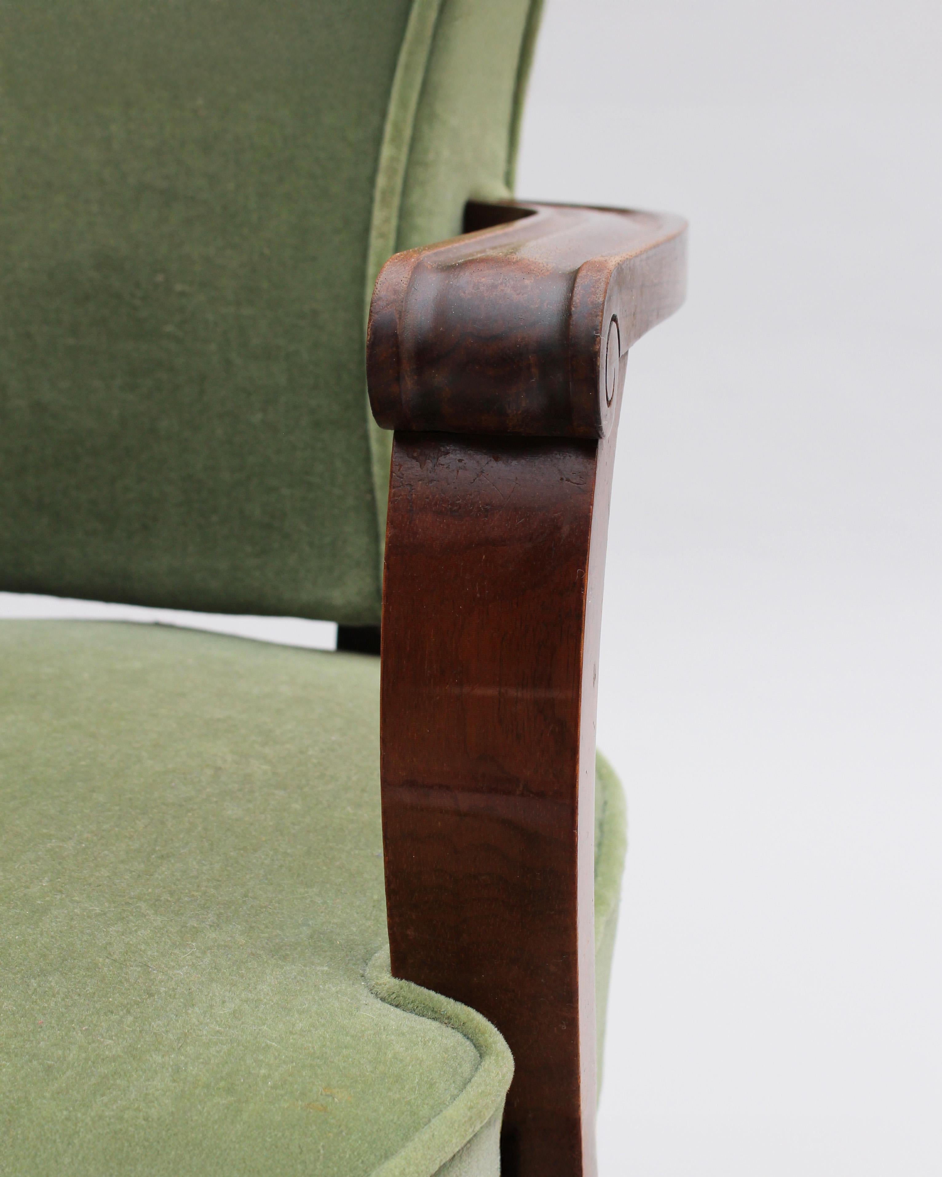 Ein Paar feiner französischer Mahagoni-Sessel im Art-déco-Stil von Gaston Poisson im Angebot 7