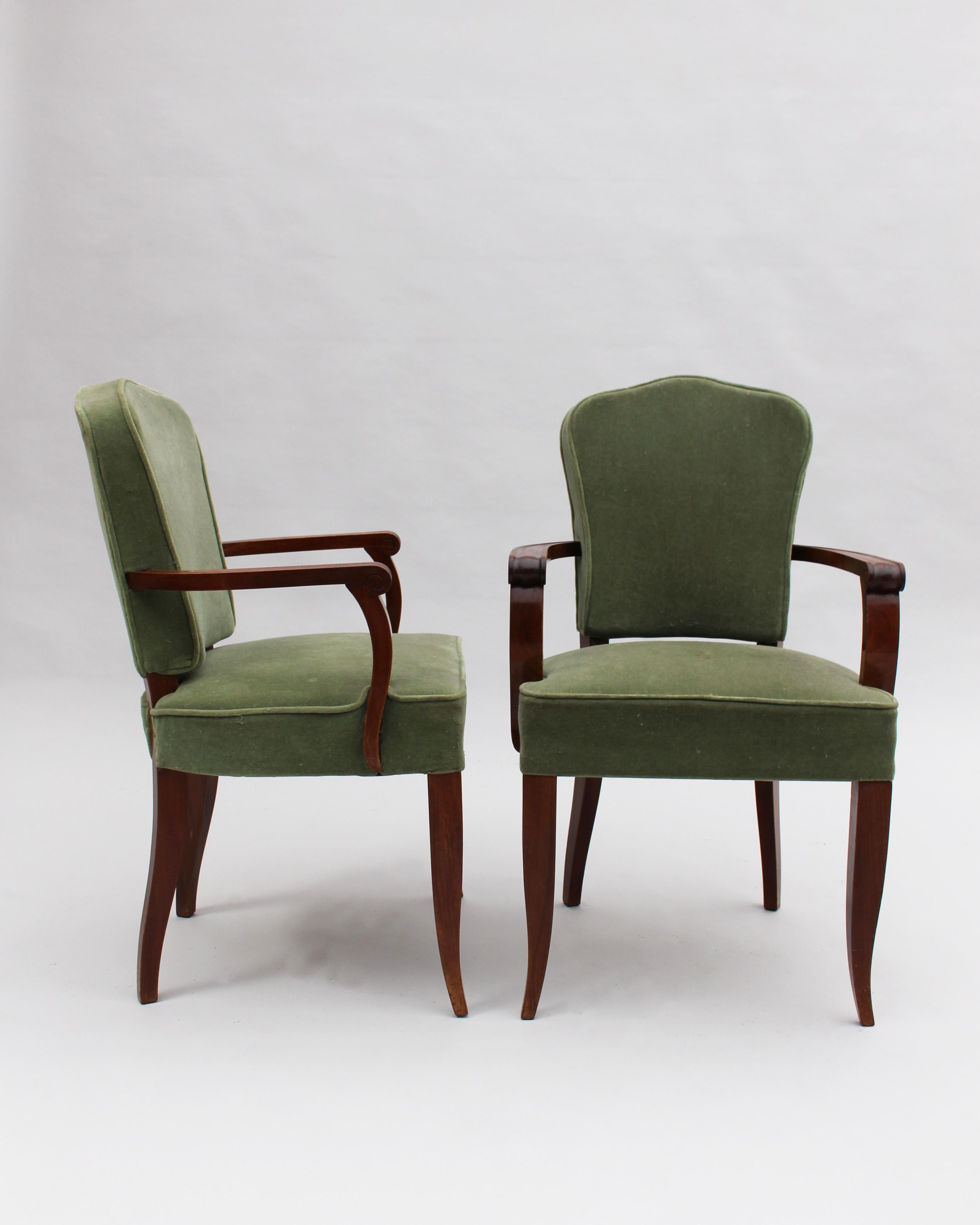 Ein Paar feiner französischer Mahagoni-Sessel im Art-déco-Stil von Gaston Poisson (Französisch) im Angebot