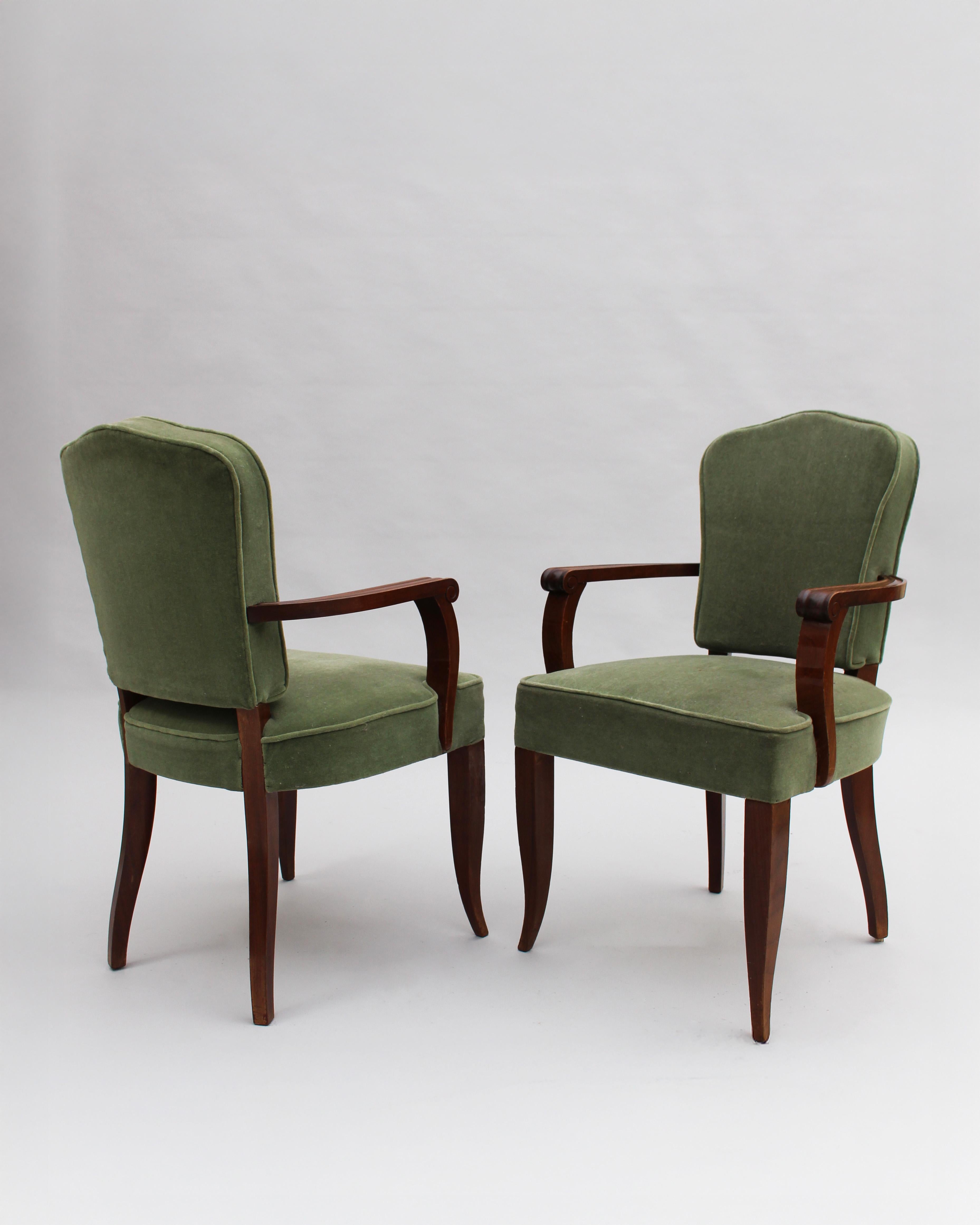 Ein Paar feiner französischer Mahagoni-Sessel im Art-déco-Stil von Gaston Poisson im Zustand „Gut“ im Angebot in Long Island City, NY