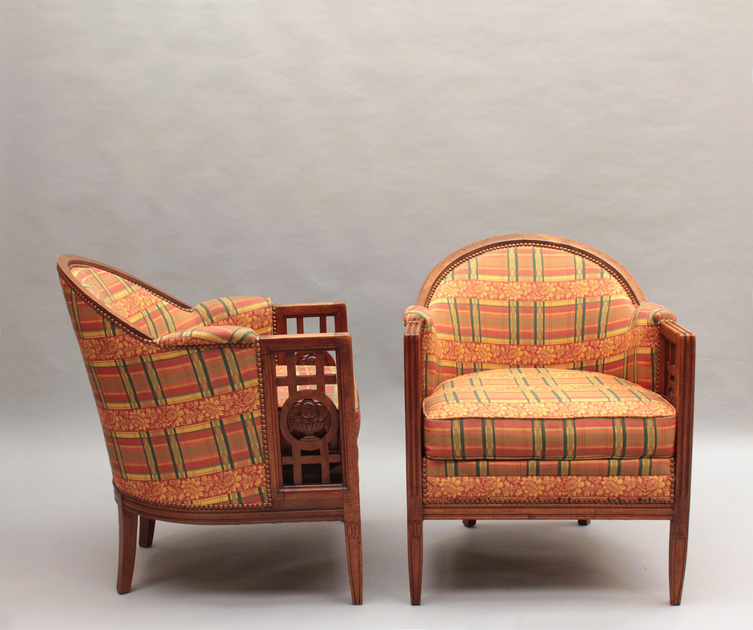Paul Follot (1877 – 1941) - A pair of Fine French Art Deco beech framed armchairs with a floral carved openwork on each side.

Bibliography: 