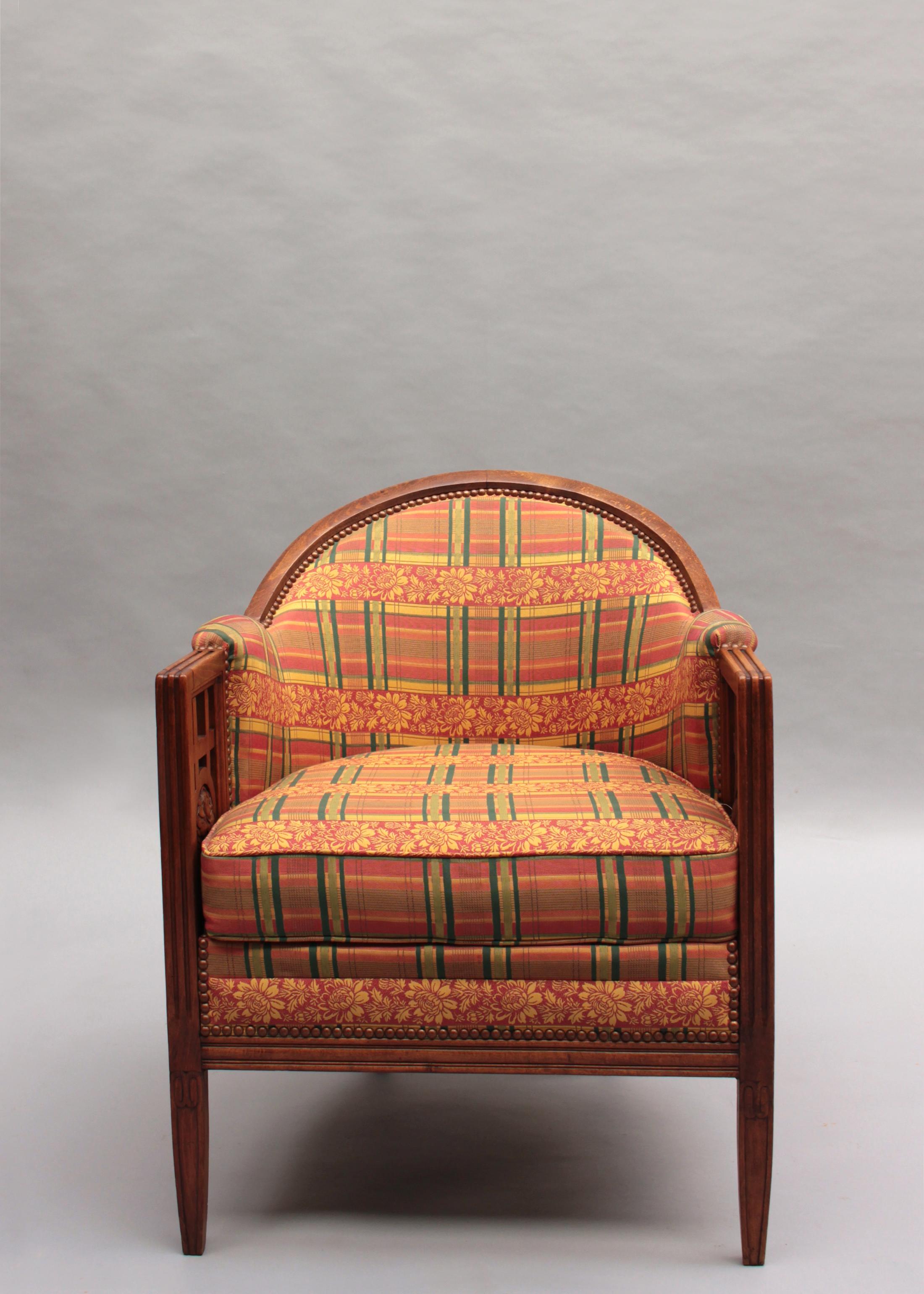 Milieu du XXe siècle Paire de fauteuils Art Déco français en acajou par Paul Follot en vente
