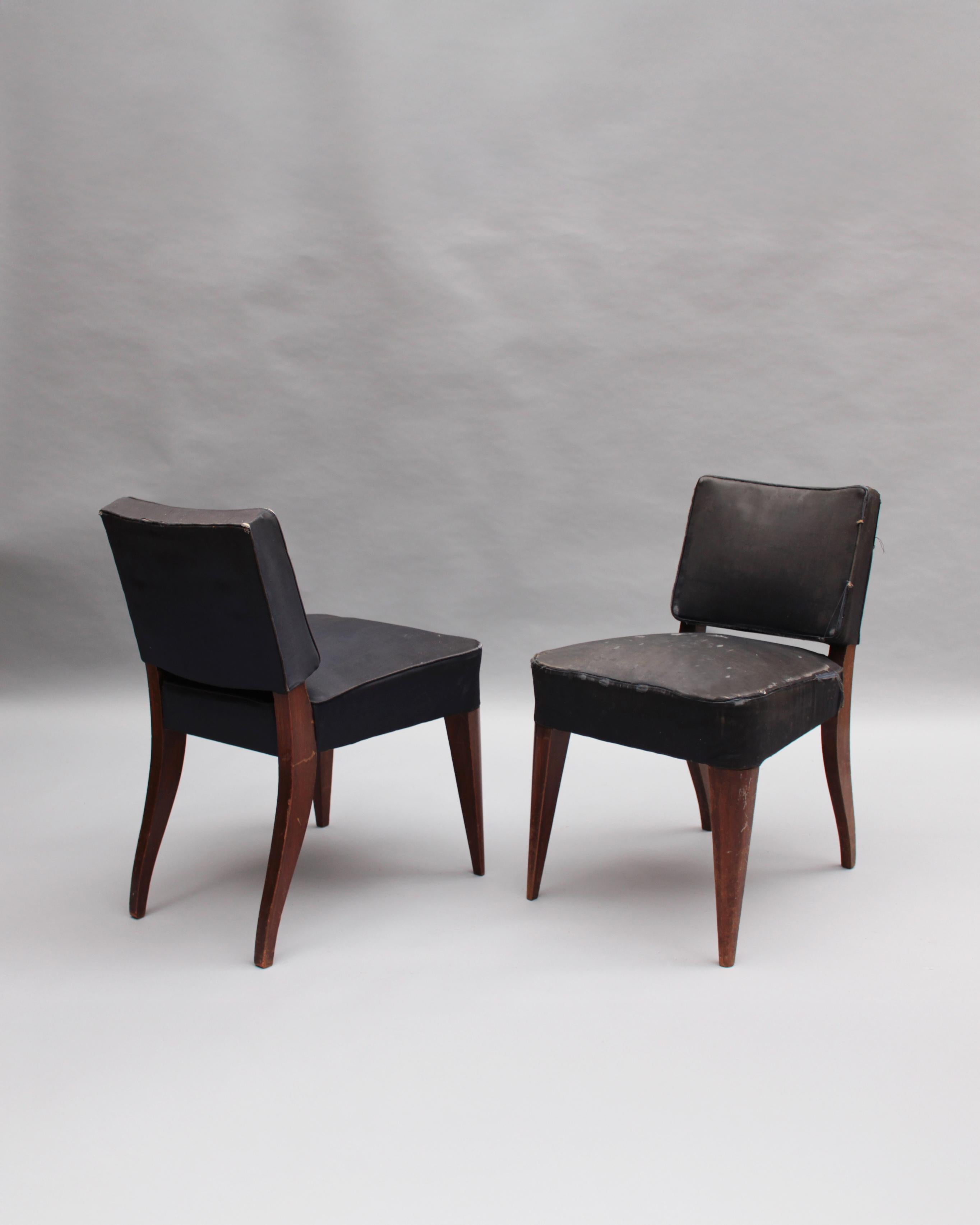 Paire de chaises en acajou de style Art Déco.
Les chaises ont été remises à neuf et sont prêtes à être retapissées (non compris dans le prix).


