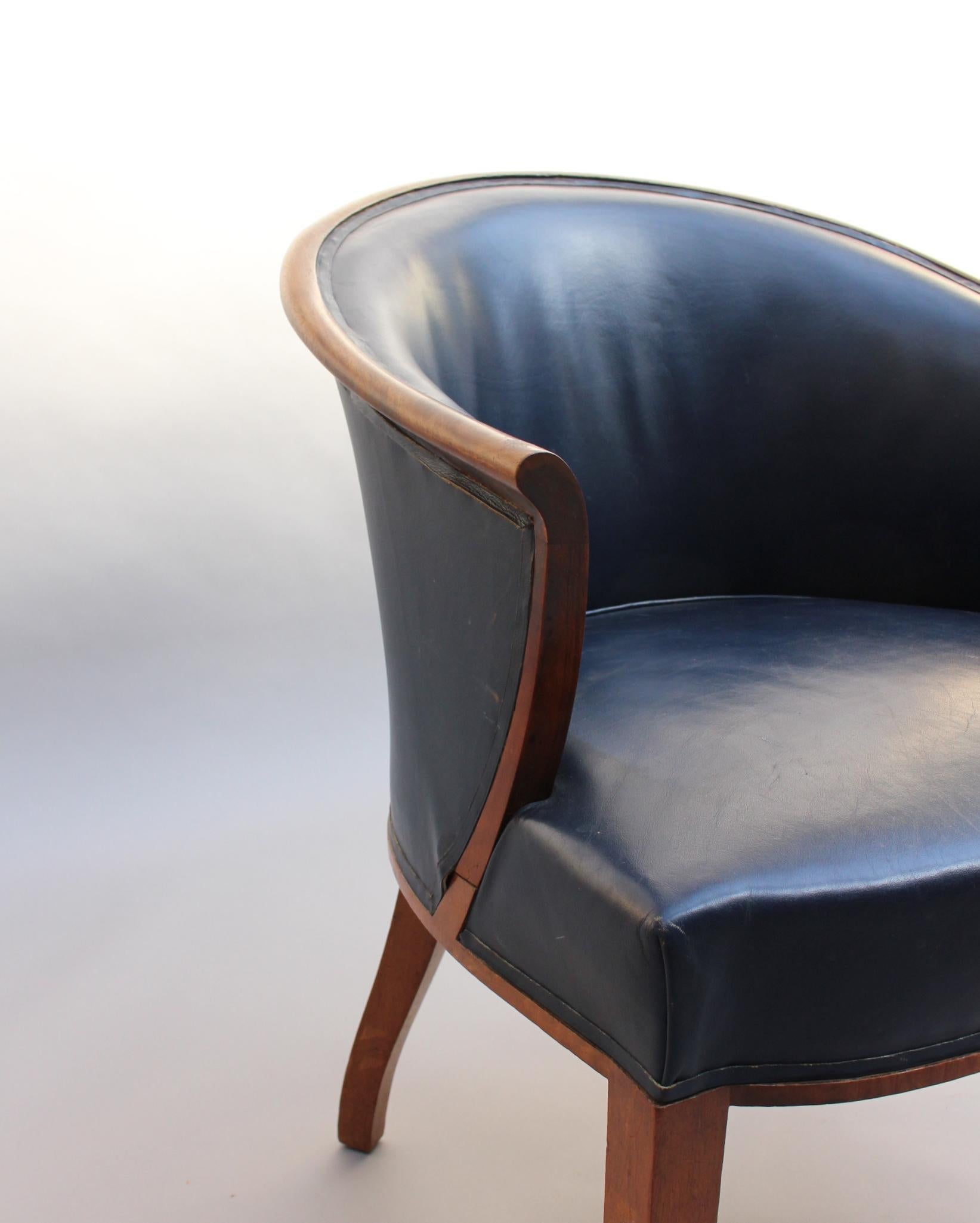 Paire de fauteuils Art Déco français en noyer par Leleu en vente 3