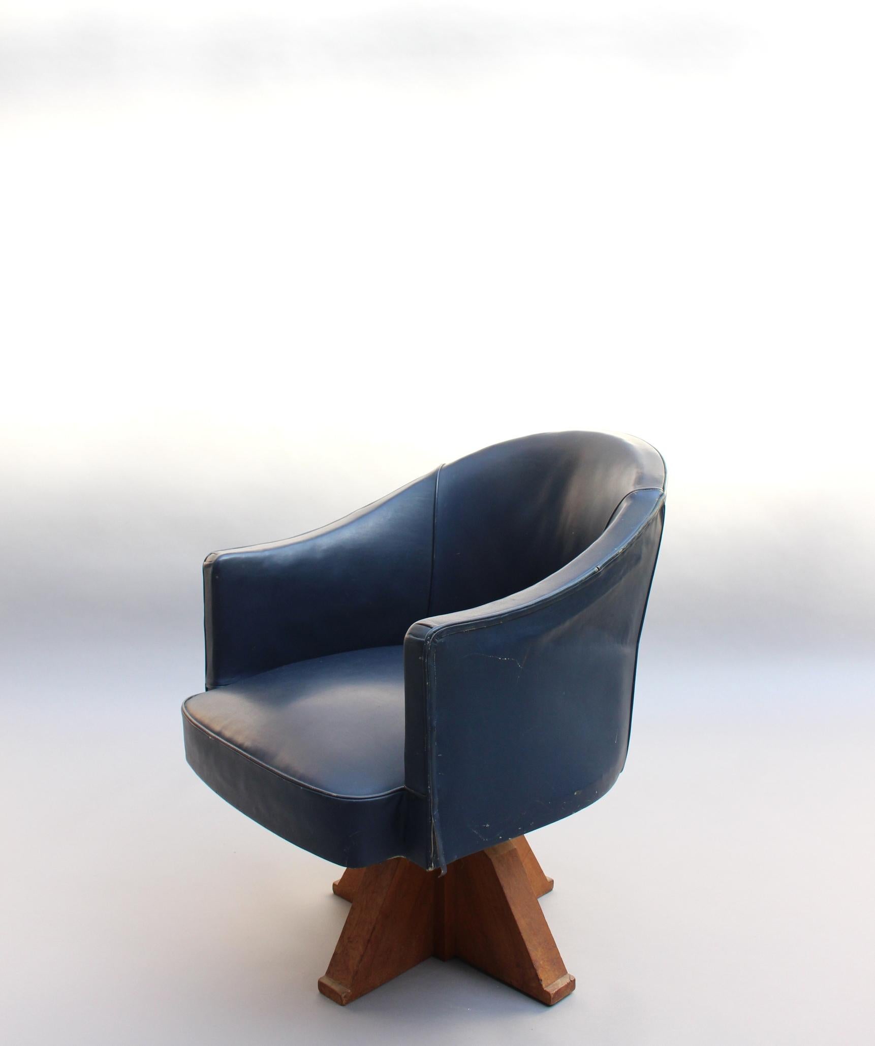 Ein Paar feine französische Art-Déco-Sessel aus Nussbaumholz von Leleu im Angebot 9
