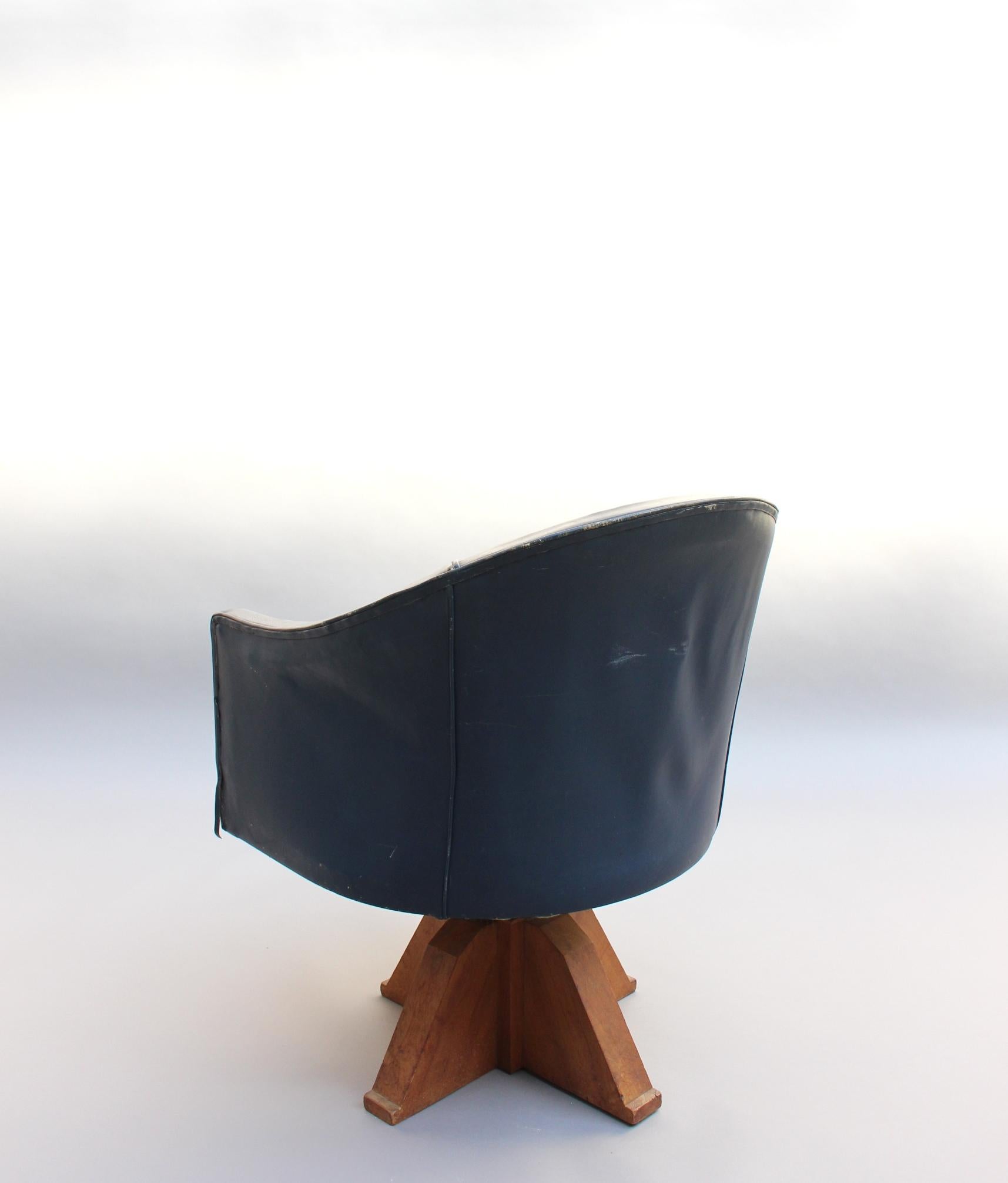 Ein Paar feine französische Art-Déco-Sessel aus Nussbaumholz von Leleu im Angebot 10