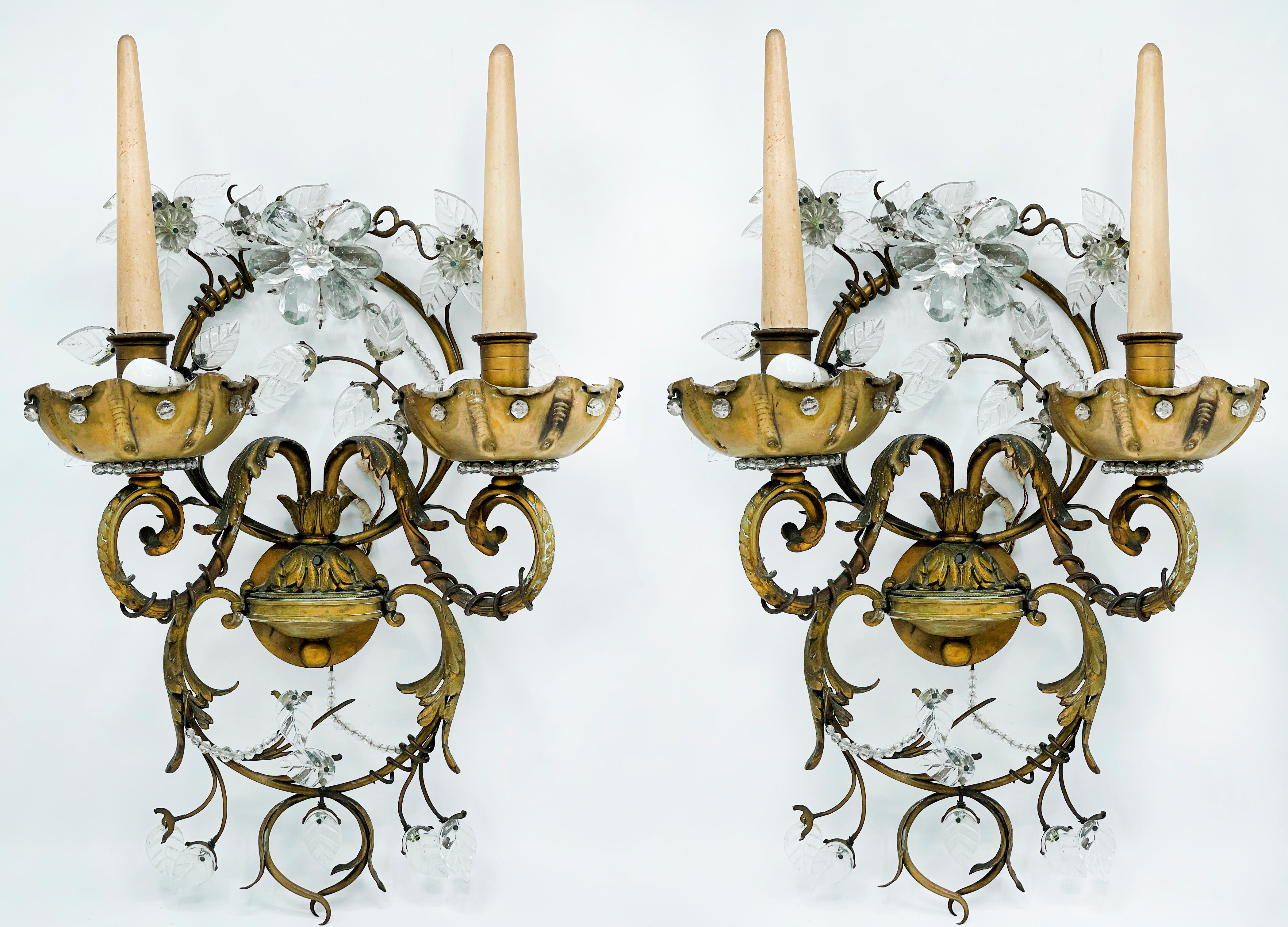 Paar feine französische moderne neoklassische Wandleuchten Sconces von Maison Baguès. im Angebot 4