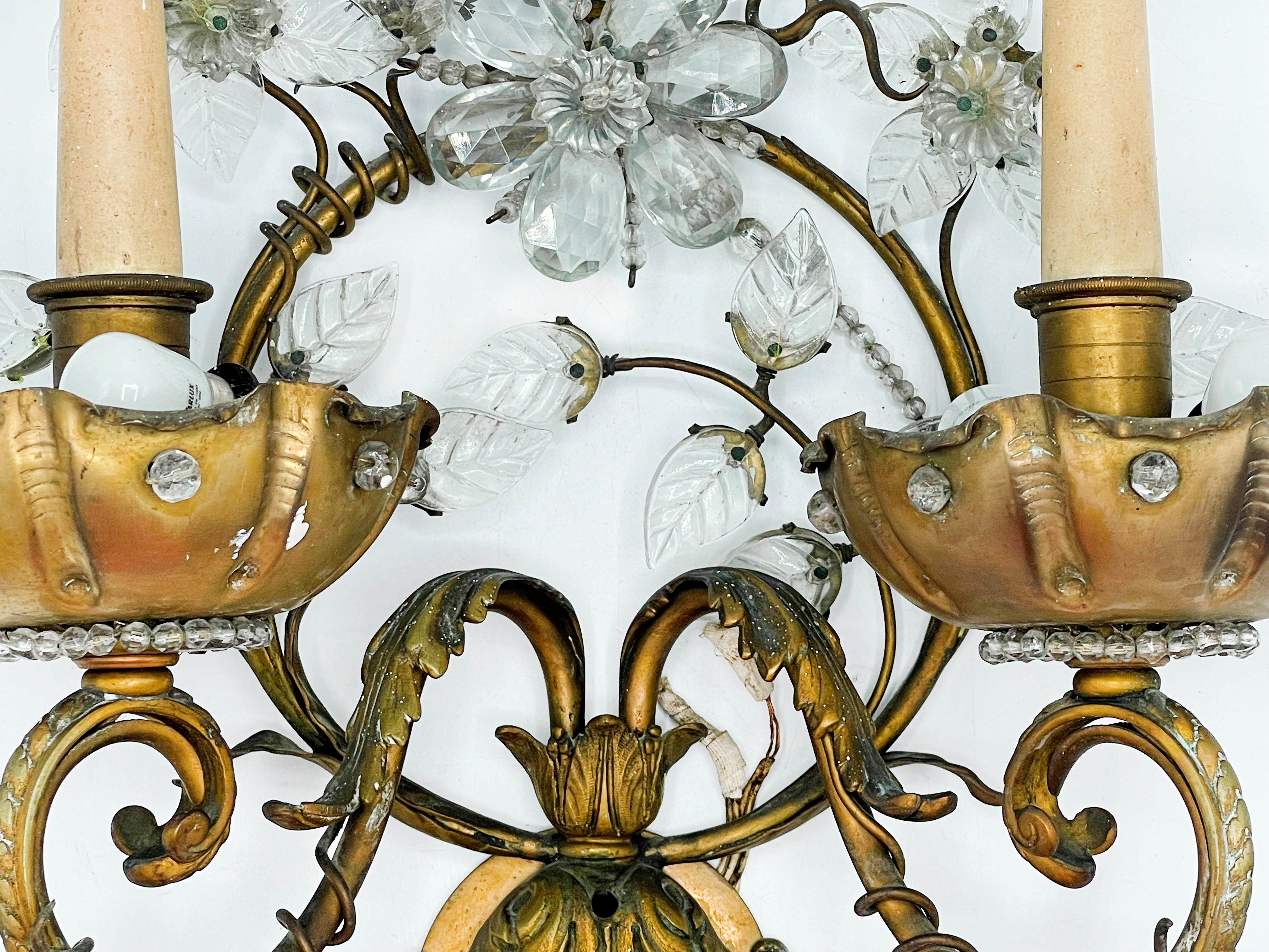 Gilt Pair of Fine French Modern Neoclassical Wall Lights Sconces by Maison Baguès. For Sale