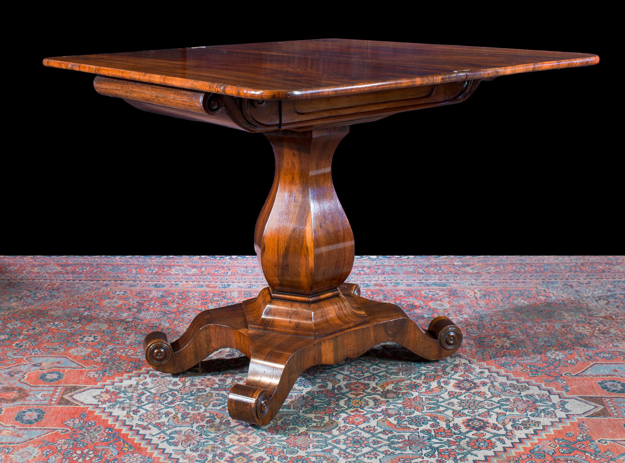 Pair of Fine Goncalo Alves Tea Tables In Good Condition For Sale In London, GB
