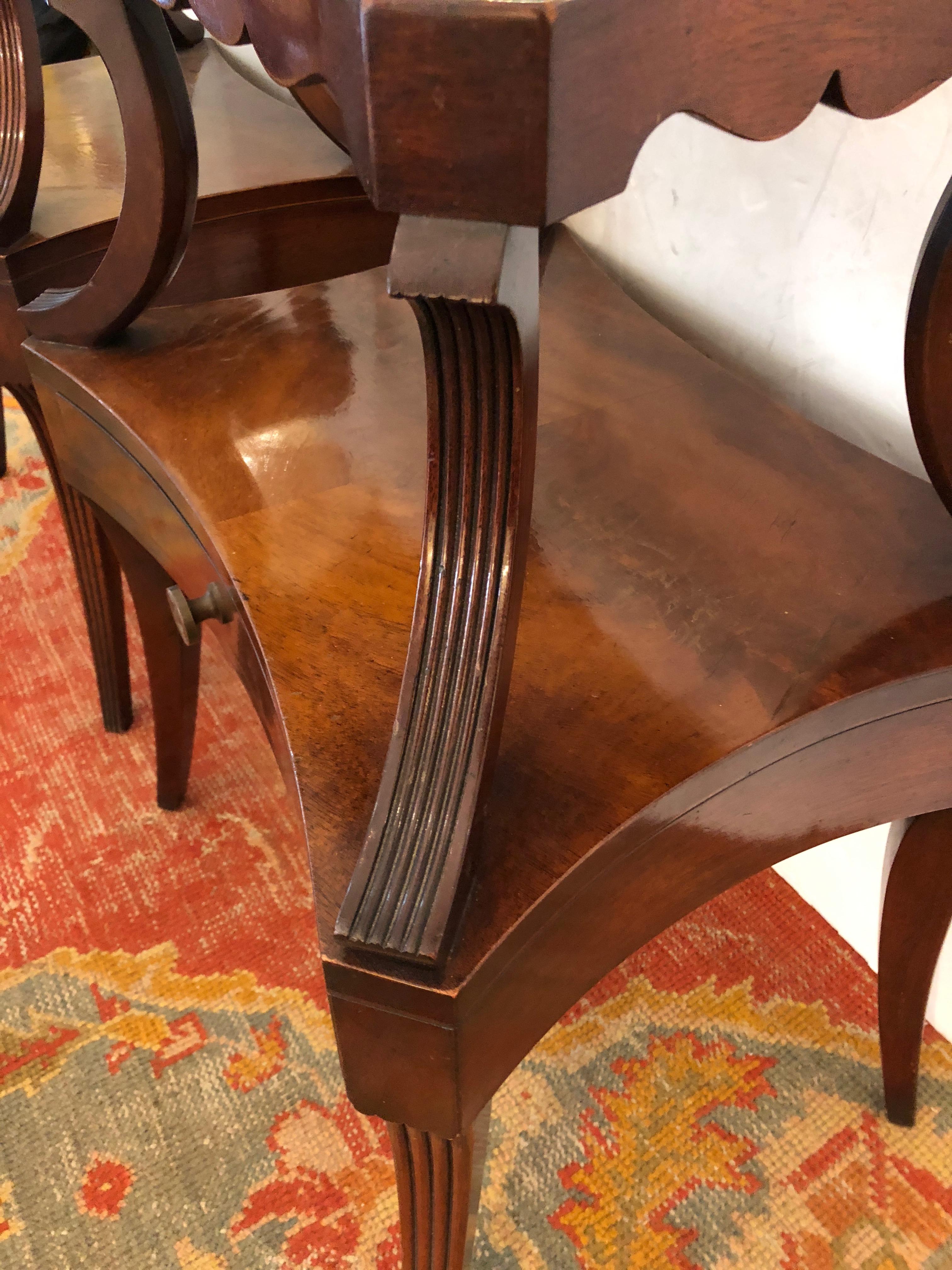 Pair of Fine Grosfeld House Crotch Mahogany Two-Tier Nightstands End Side Tables In Excellent Condition In Hopewell, NJ
