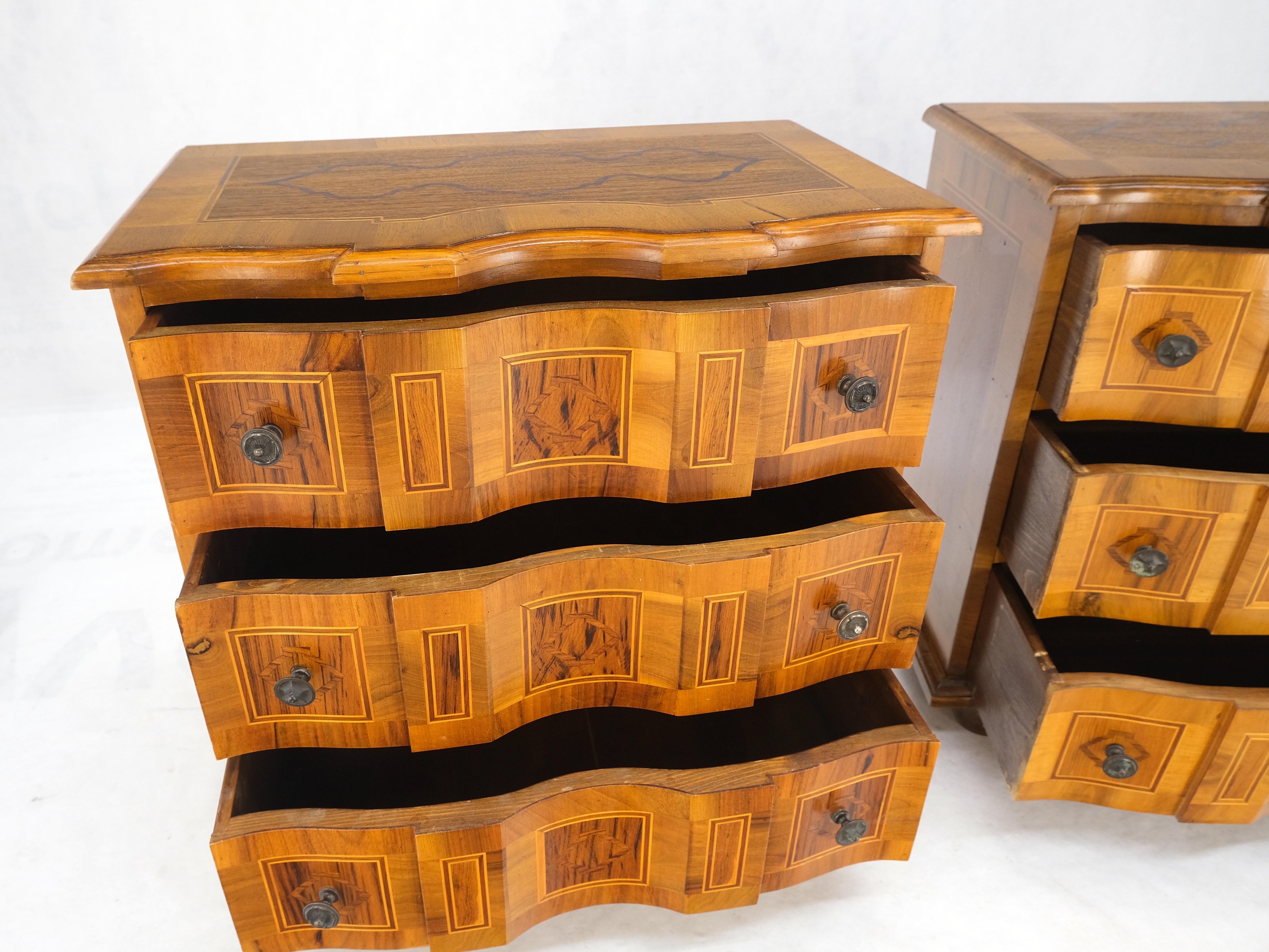 Pair of Fine Italian Inlaid Three Drawers Banded Tops Nightstands Small Dresser For Sale 1