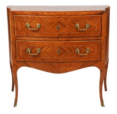Pair of Fine Late 18th Century Serpentine Front Walnut Parquetry Commodes