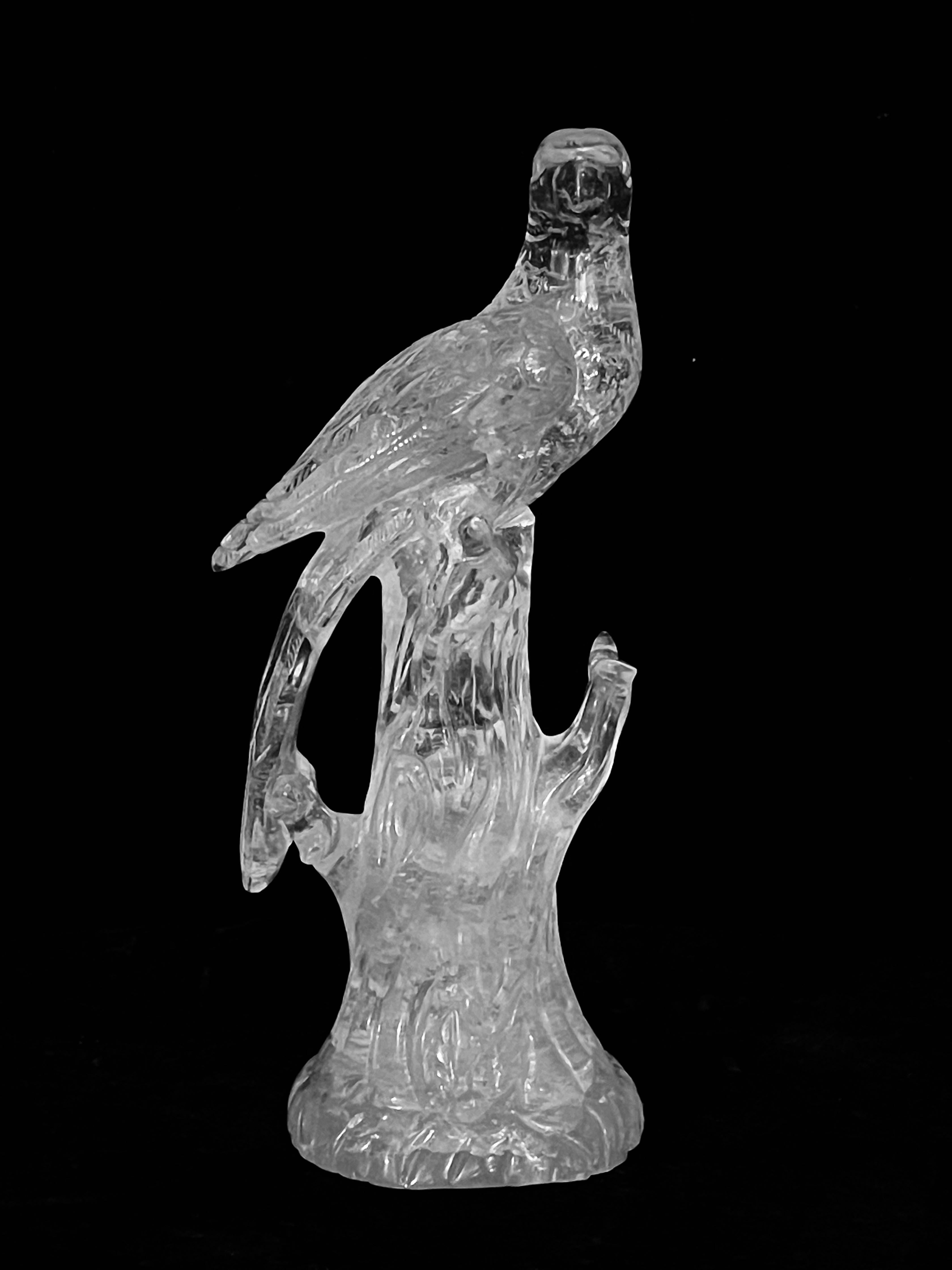 Pair of Fine Large Carved Rock Crystal parrots In Good Condition For Sale In New York, NY