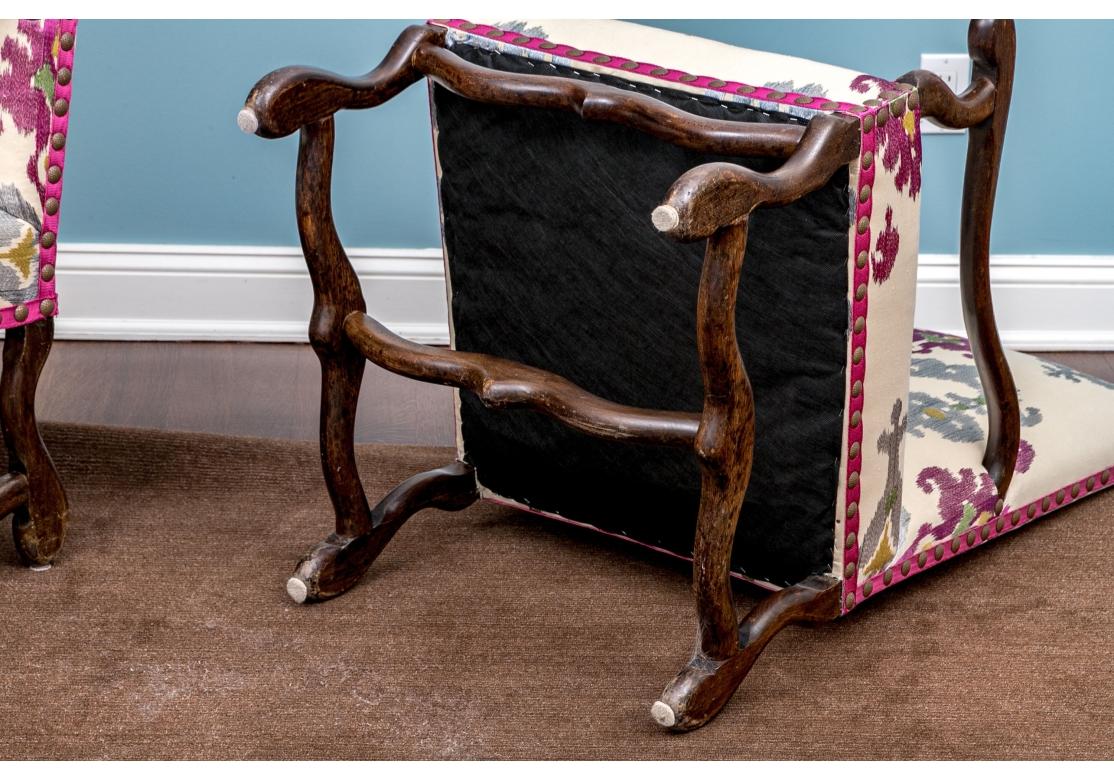 Pair Of Fine Louis XIV Style Walnut Upholstered Fauteuils en venta 4