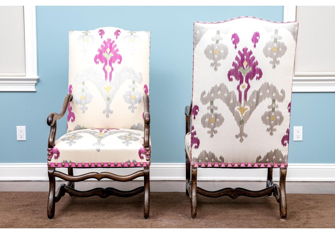 Pair Of Fine Louis XIV Style Walnut Upholstered Fauteuils en venta 5