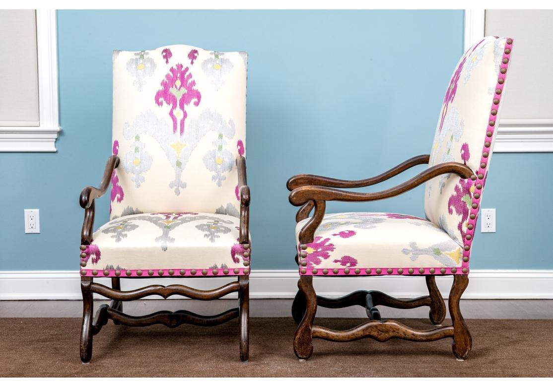 Pair Of Fine Louis XIV Style Walnut Upholstered Fauteuils en venta 7